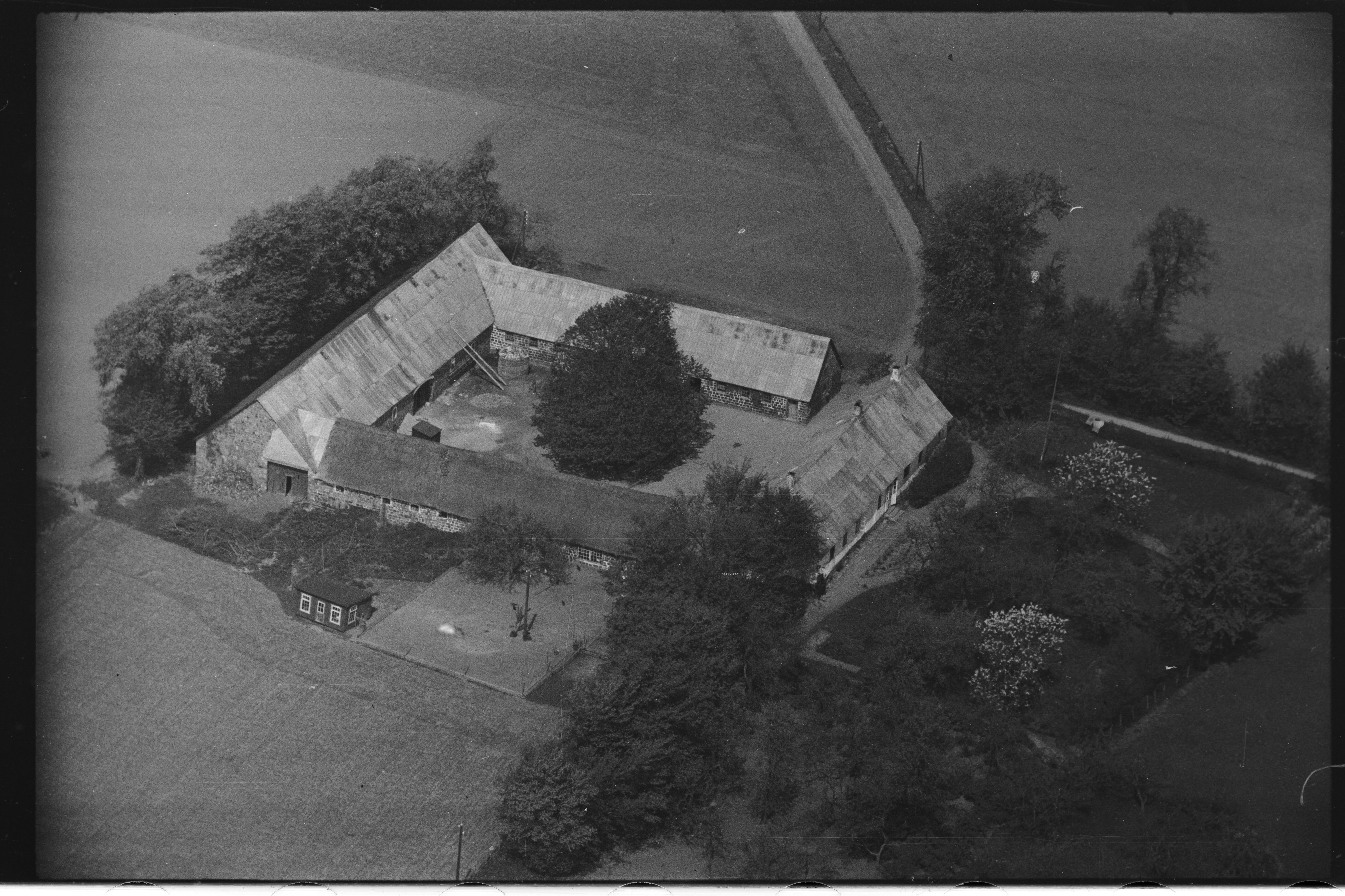 Skråfoto fra 1947 taget 270 meter fra Toftegårdsvej 100