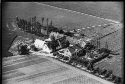 thumbnail: Skråfoto fra 1949 taget 194 meter fra Gulspurvevej 1