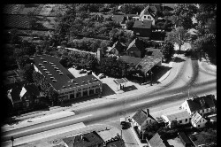 thumbnail: Skråfoto fra 1949 taget 72 meter fra Ludvig Hegners Alle 41, 1. tv