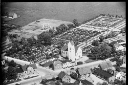 thumbnail: Skråfoto fra 1949 taget 135 meter fra Kirkevej 6