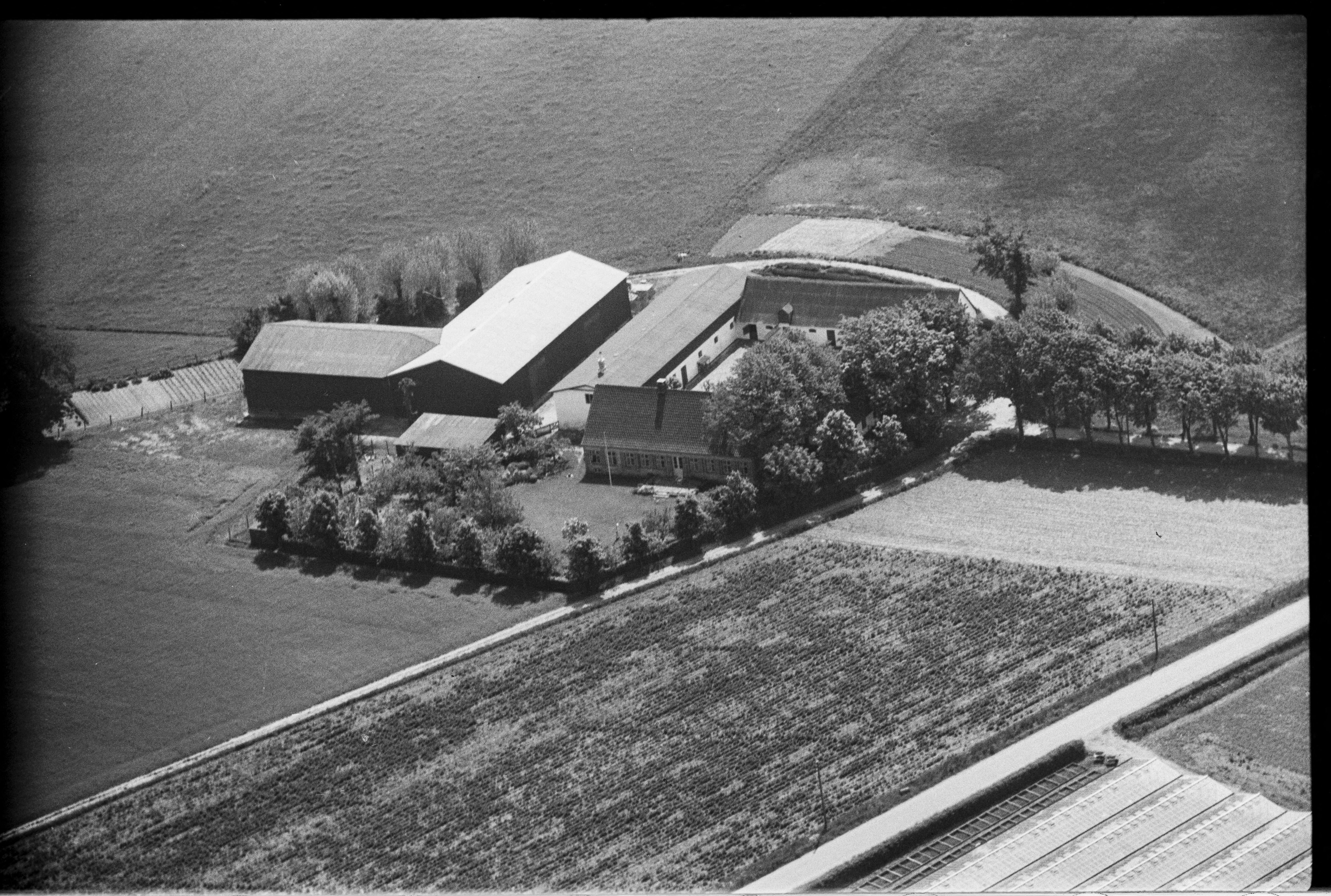 Skråfoto fra 1949 taget 9 meter fra Kirkebakke Alle 14