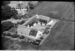 thumbnail: Skråfoto fra 1949 taget 71 meter fra Esrogårdsvej 131