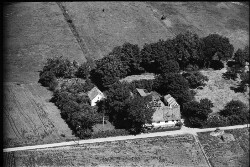 thumbnail: Skråfoto fra 1949 taget 187 meter fra Lervangen 35, 1. 