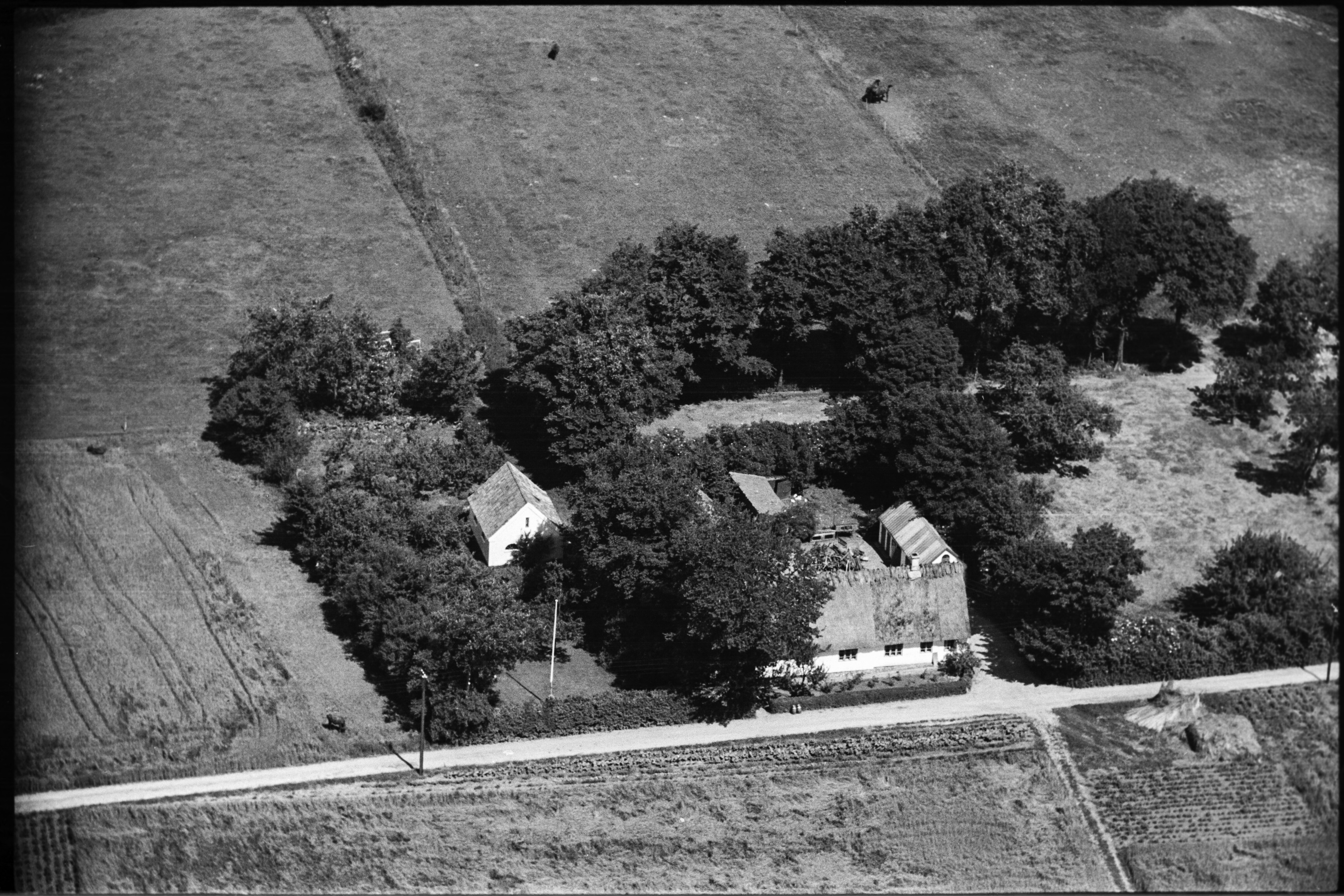 Skråfoto fra 1949 taget 89 meter fra Lervangen 25