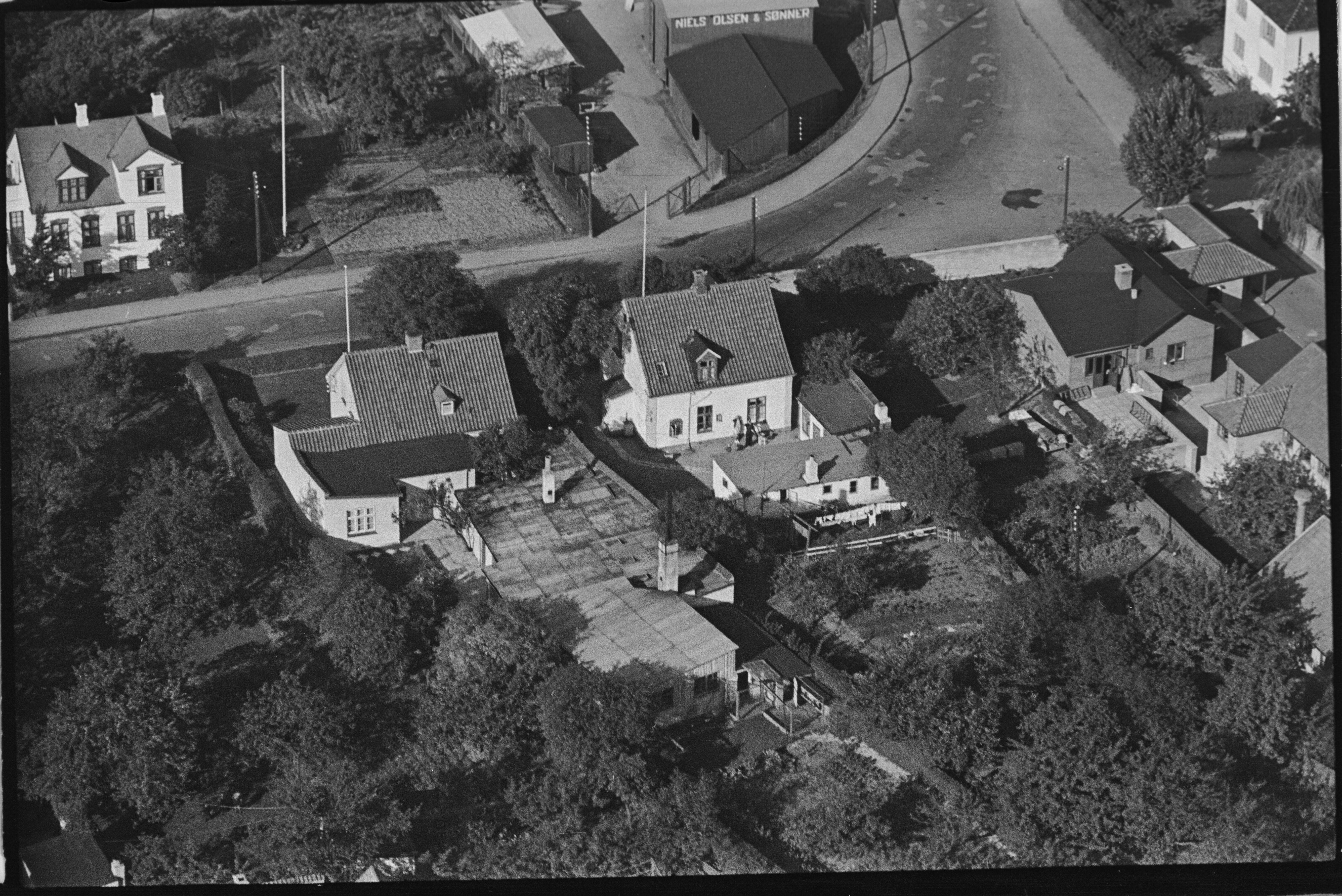 Skråfoto fra 1949 taget 48 meter fra Hovedvejen 10, st. 