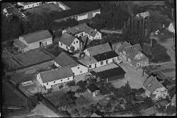 thumbnail: Skråfoto fra 1949 taget 62 meter fra Hvissingegade 14
