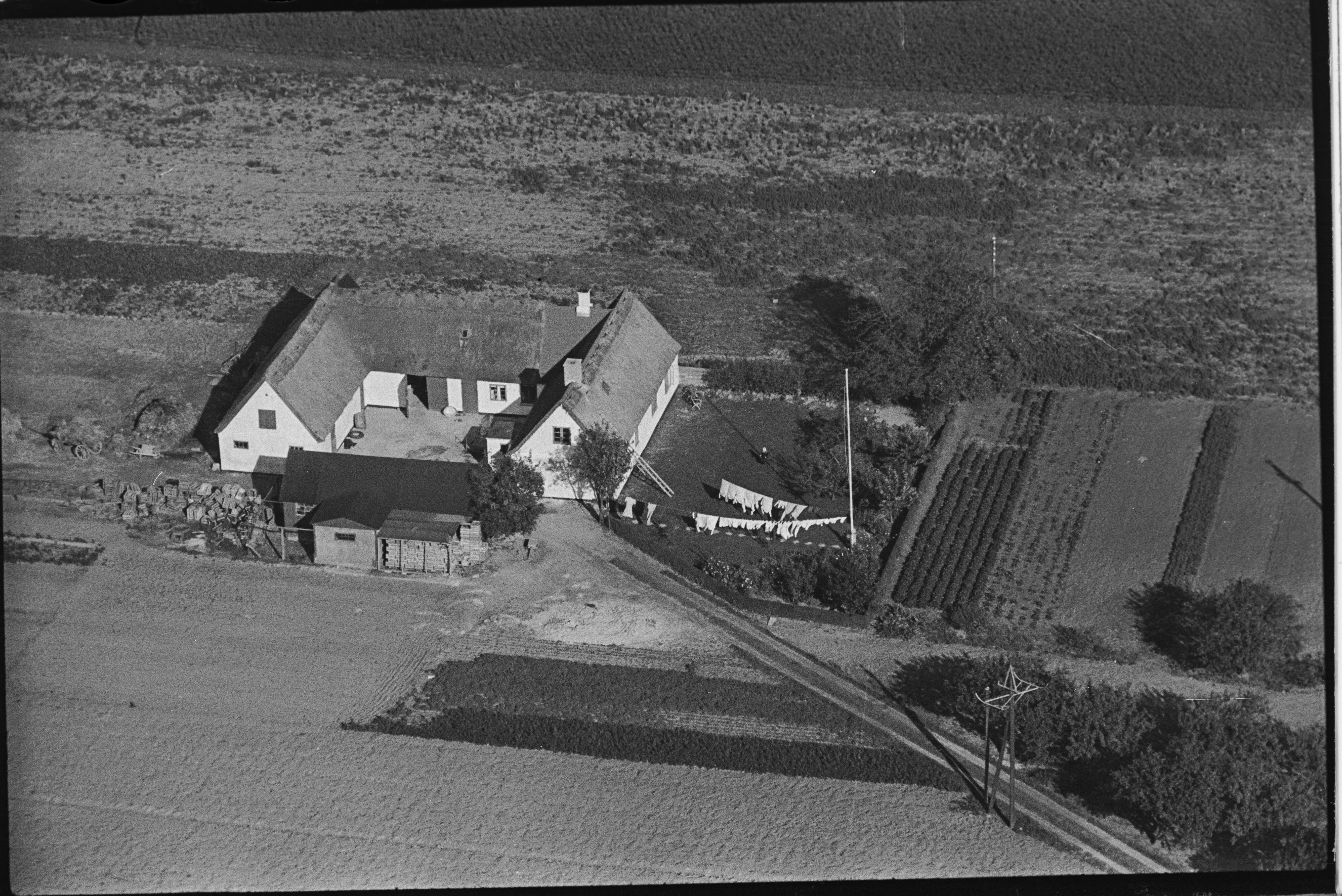 Skråfoto fra 1949 taget 61 meter fra Vestre Lindeskov 155