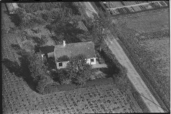 thumbnail: Skråfoto fra 1949 taget 68 meter fra Islevdalvej 53, 1. th