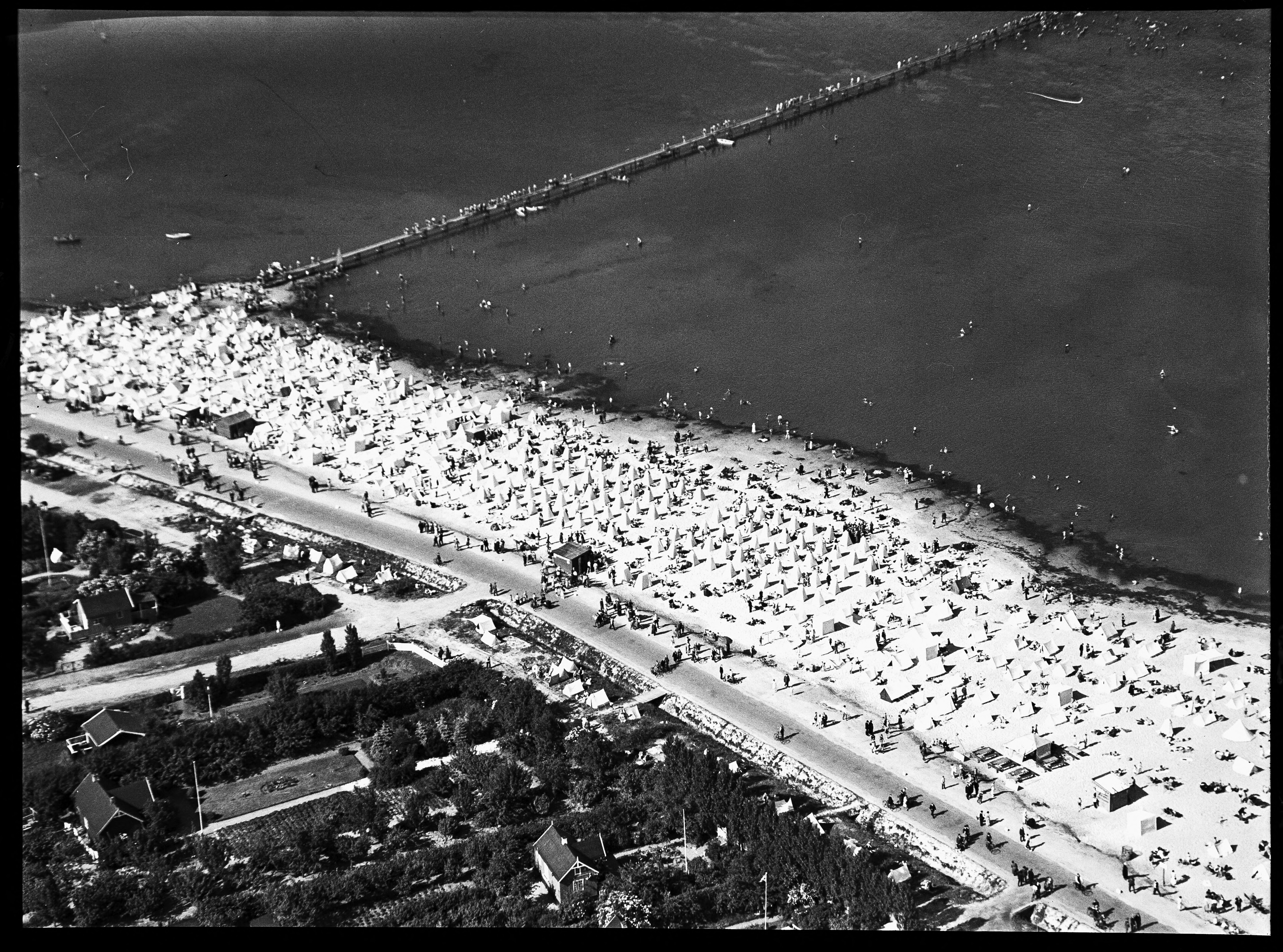 Skråfoto fra 1928-1933 taget 723 meter fra Amager Strand Promenaden 1