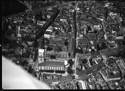 thumbnail: Skråfoto fra 1928-1933 taget 33 meter fra Skoubogade 6, 3. 