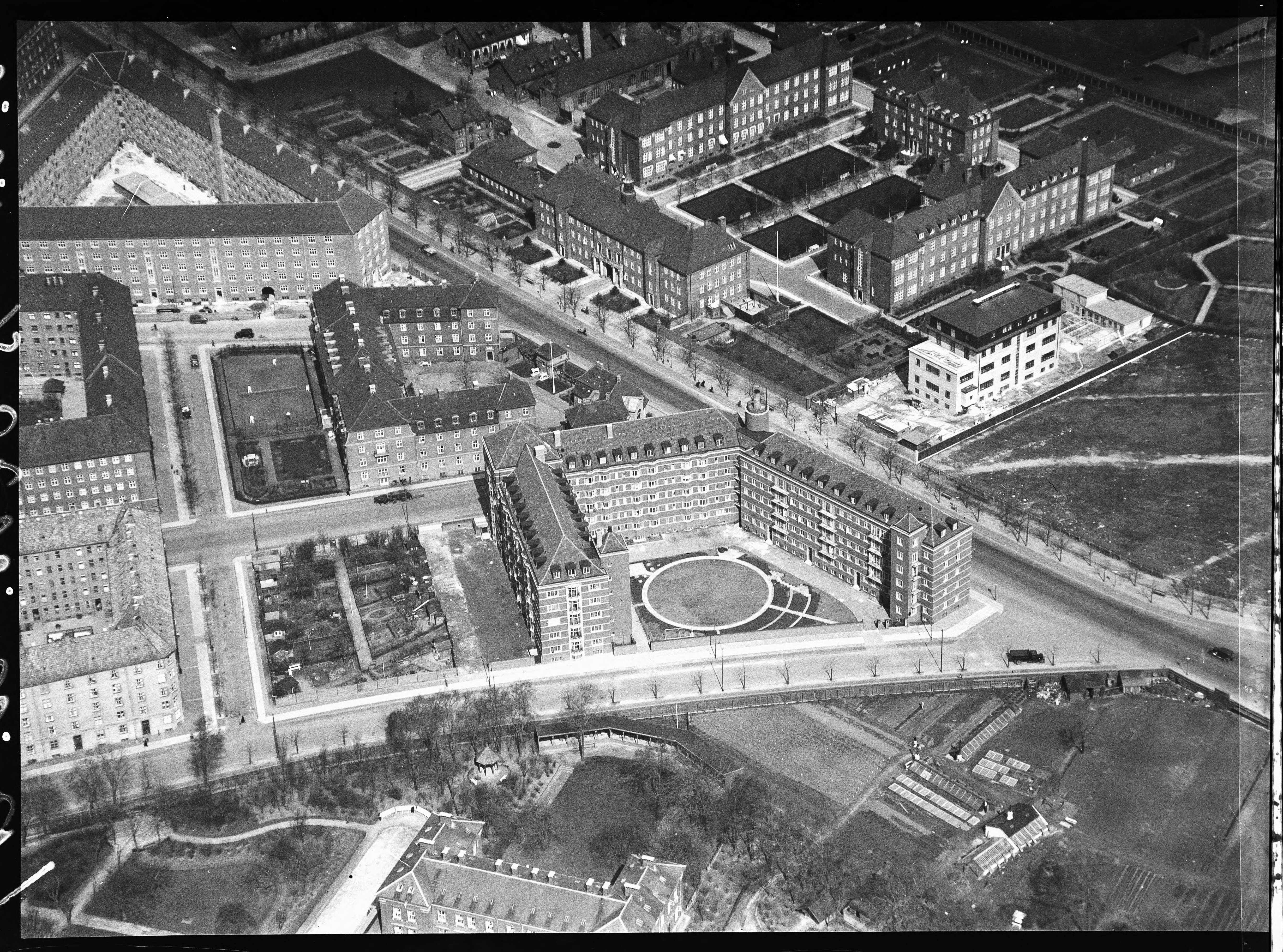Skråfoto fra 1928-1933 taget 42 meter fra Tagensvej 15, 4. 422