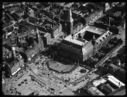 thumbnail: Skråfoto fra 1928-1933 taget 51 meter fra H.C. Andersens Boulevard 18, 7. 
