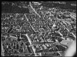 thumbnail: Skråfoto fra 1928-1933 taget 33 meter fra Amaliegade 8