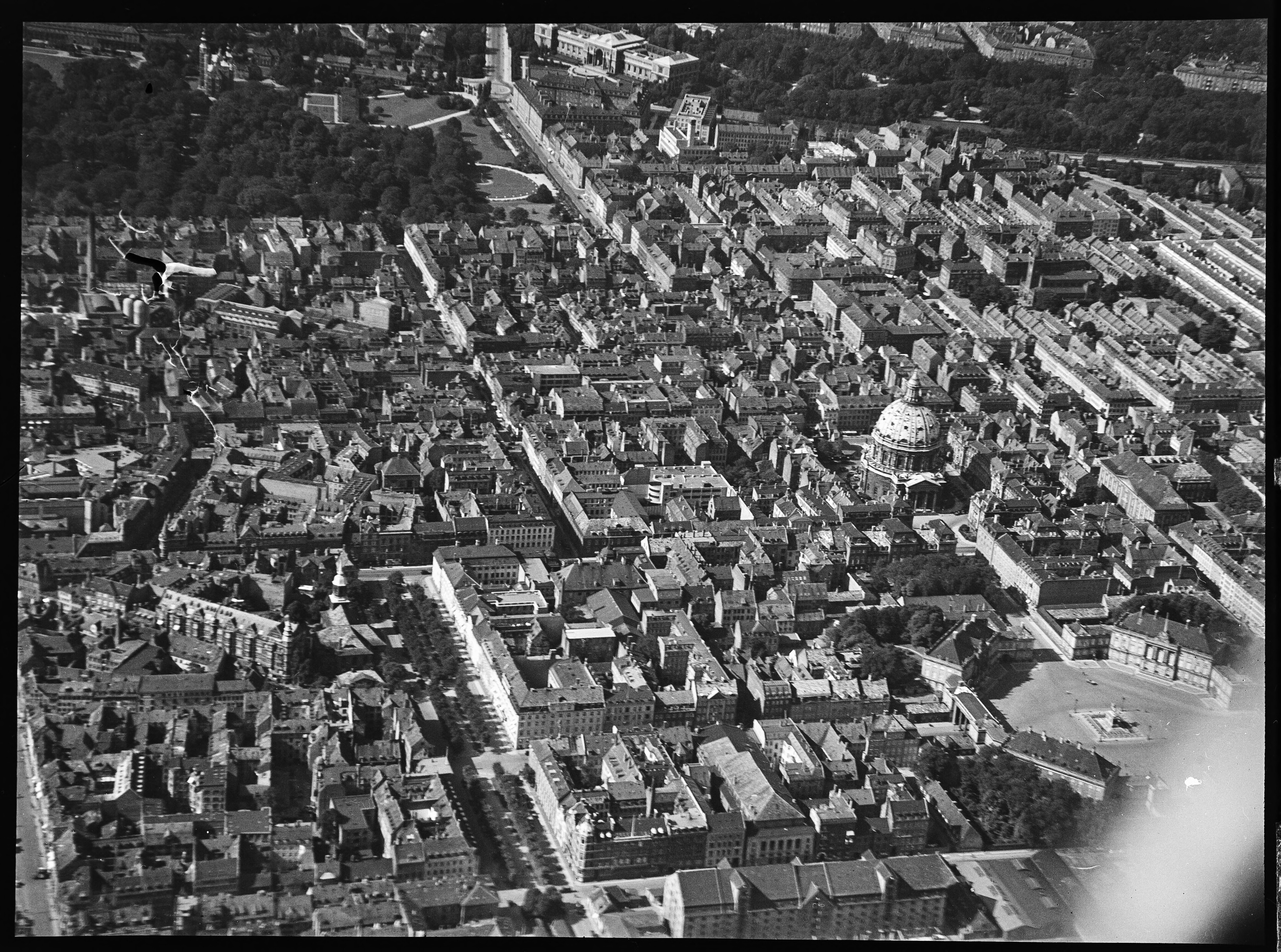 Skråfoto fra 1928-1933 taget 33 meter fra Amaliegade 8
