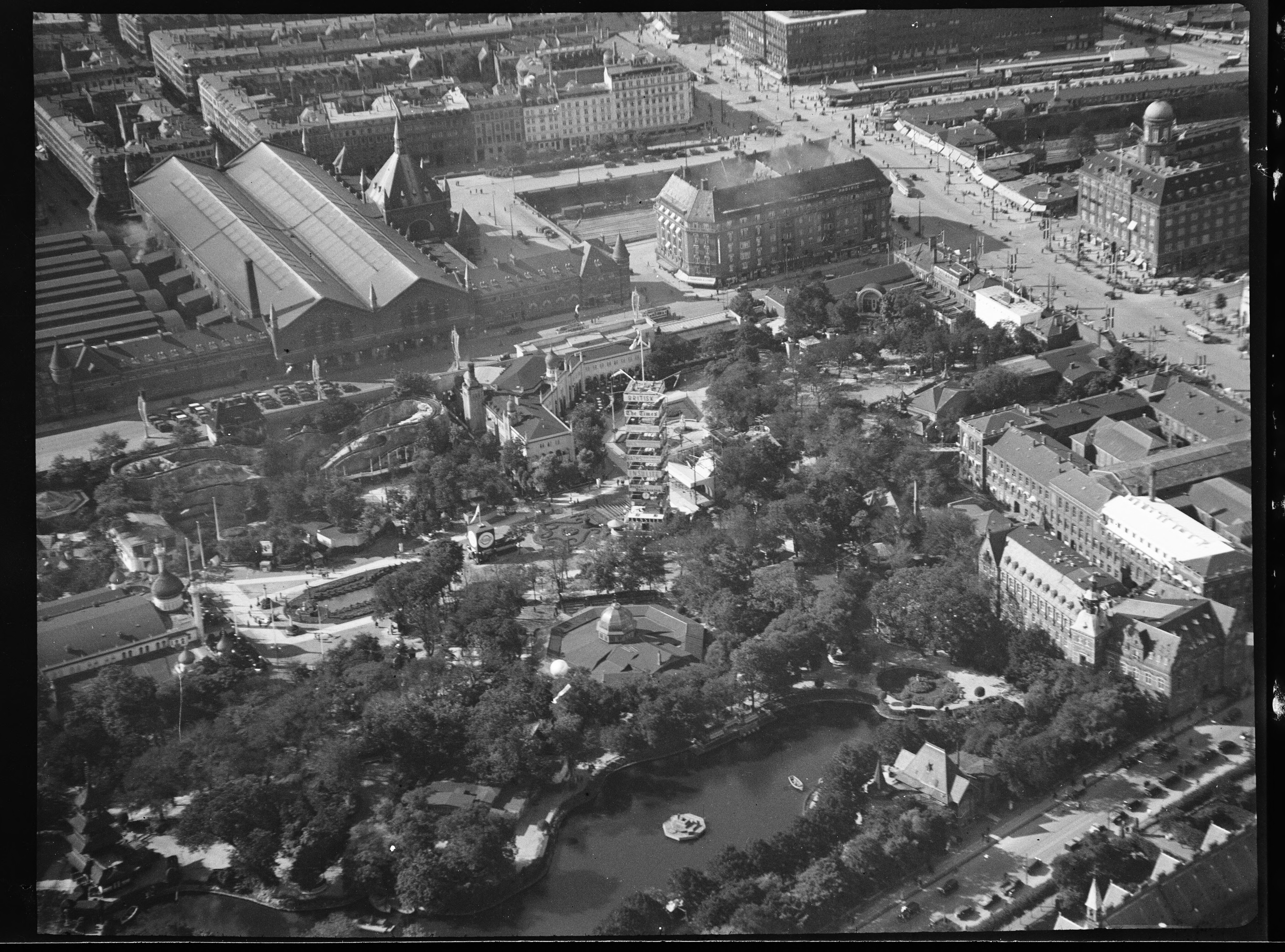 Skråfoto fra 1928-1933 taget 27 meter fra H.C. Andersens Boulevard 25, st. 