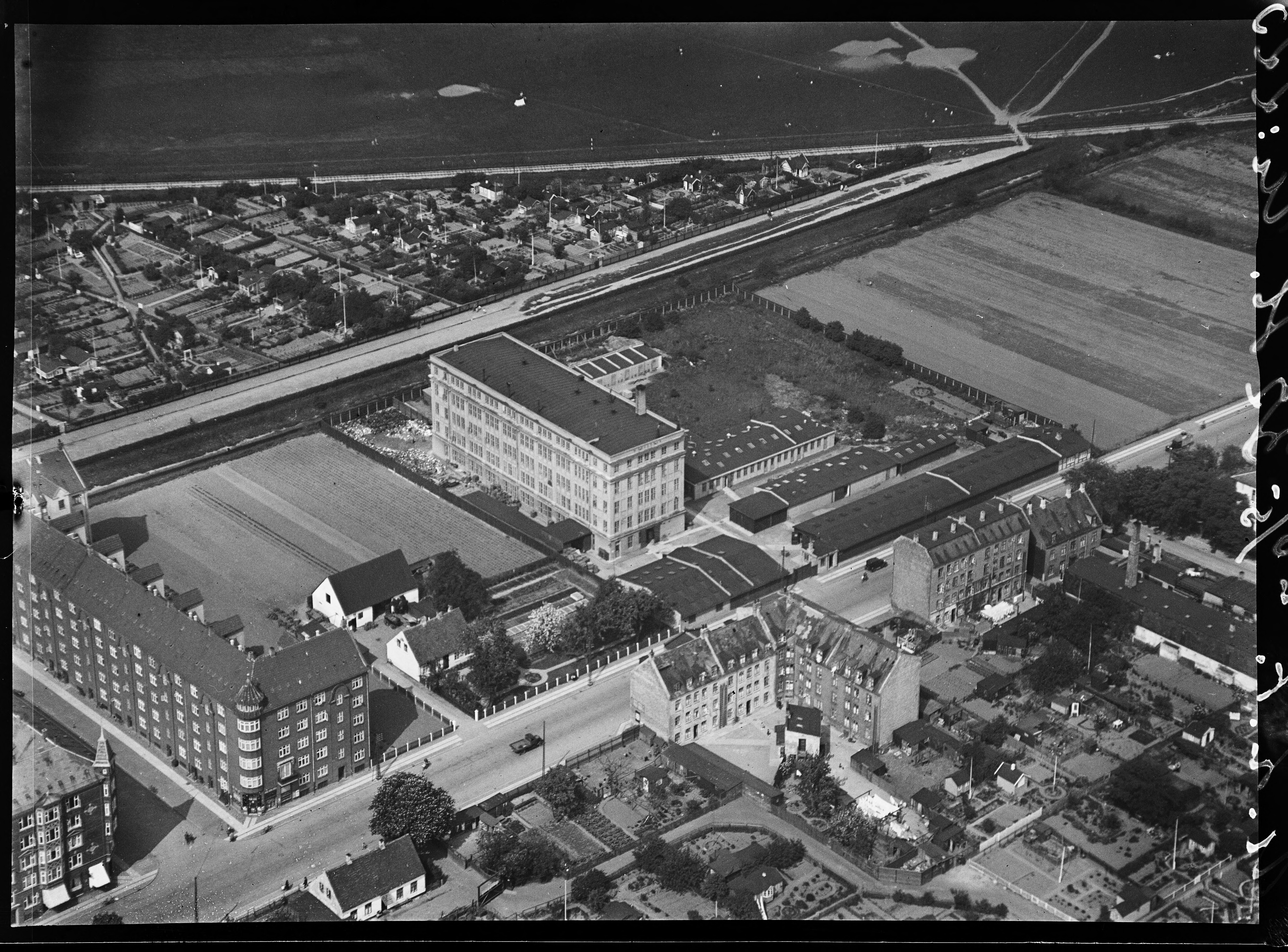 Skråfoto fra 1928-1933 taget 13 meter fra Holmbladsgade 111B, 1. mf