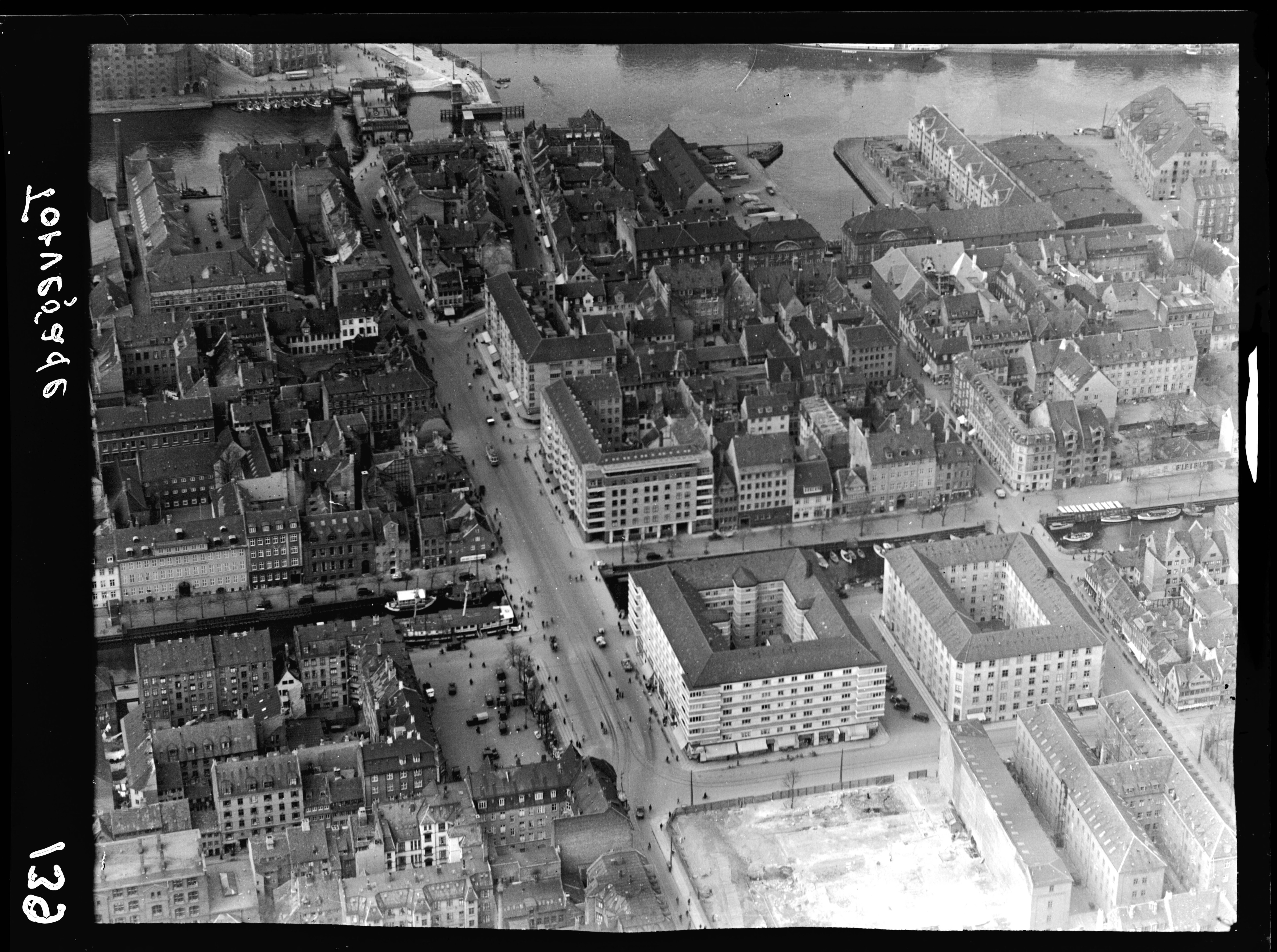 Skråfoto fra 1932-1967 taget 47 meter fra Prinsessegade 24, 1. th