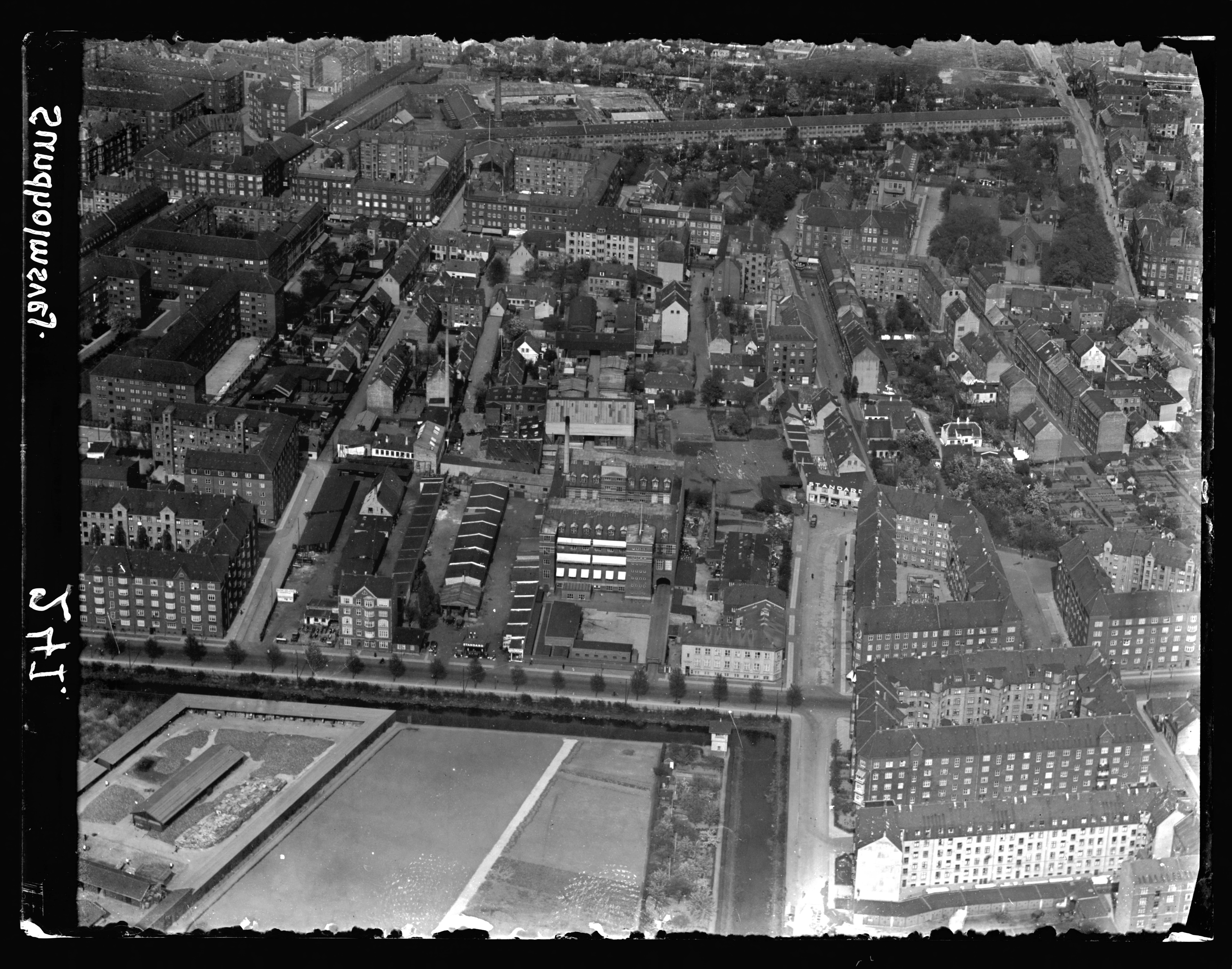 Skråfoto fra 1932-1967 taget 102 meter fra Sundholmsvej 49, 1. tv