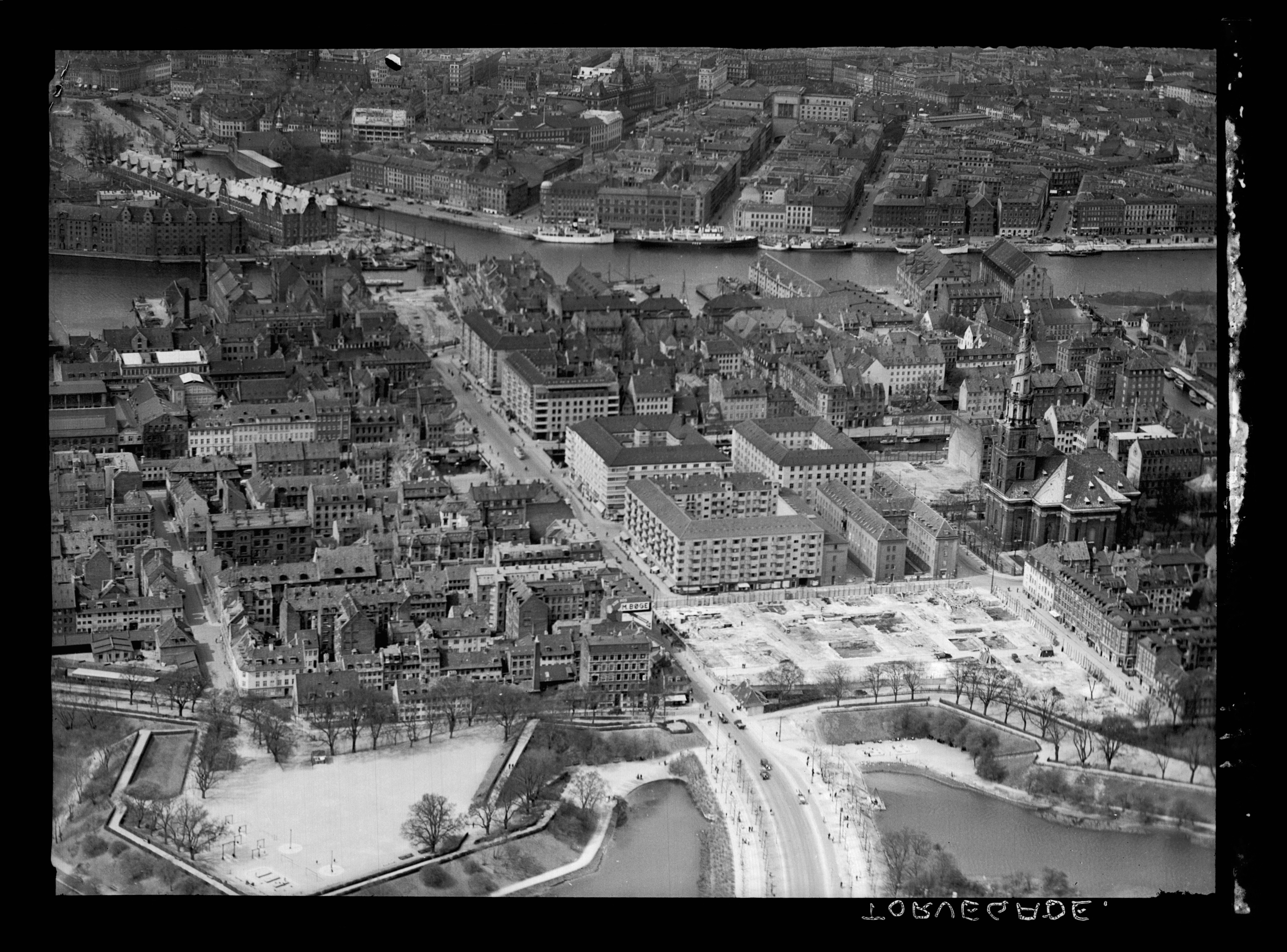 Skråfoto fra 1936 taget 37 meter fra Prinsessegade 17B, 1. tv