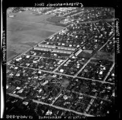 thumbnail: Skråfoto fra 1957 taget 114 meter fra Strandbyparken 17, 1. th