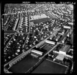 thumbnail: Skråfoto fra 1957 taget 128 meter fra Husum Vænge 45, 1. th