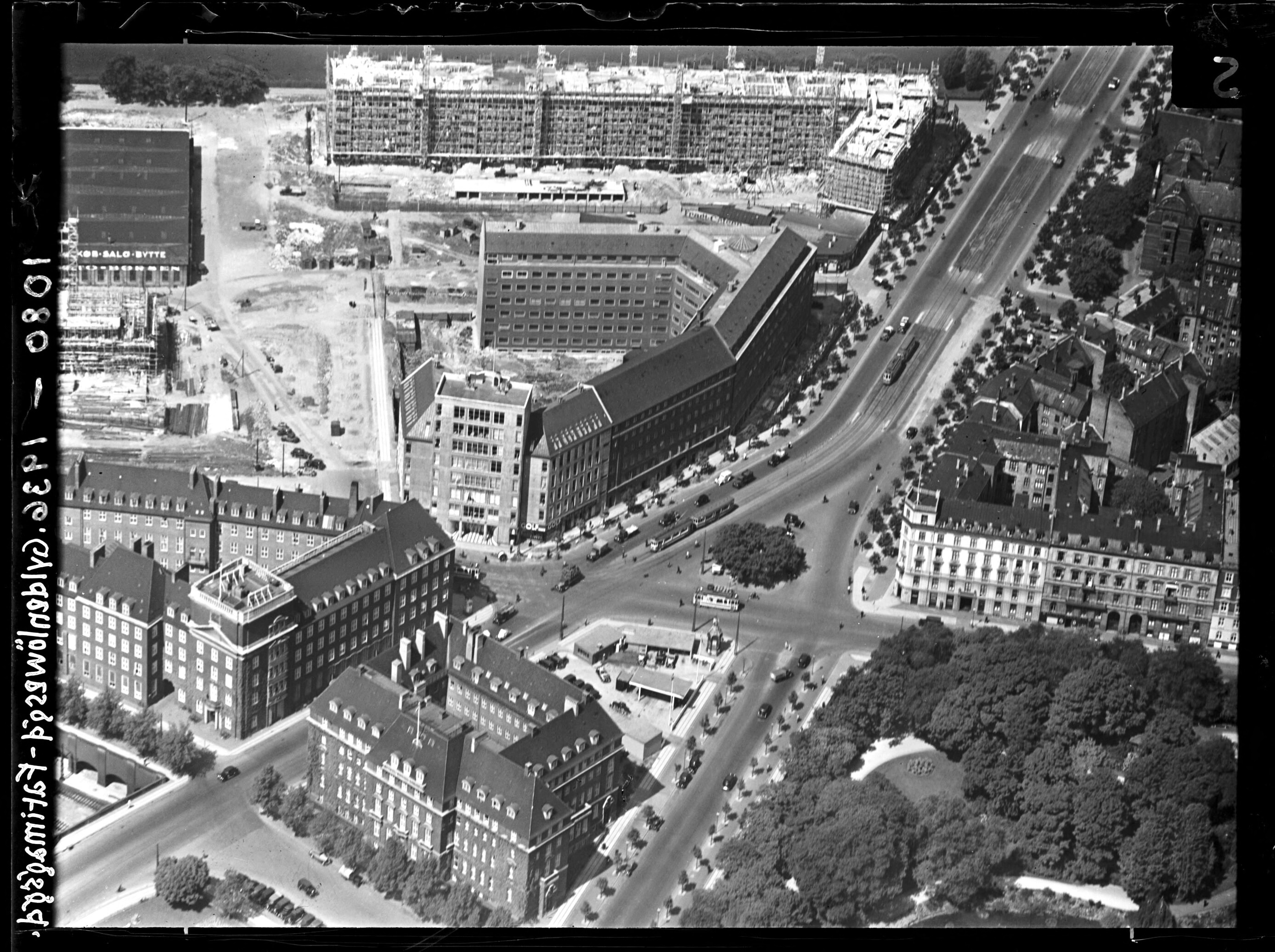 Skråfoto fra 1936 taget 39 meter fra Vester Farimagsgade 43, 1. 
