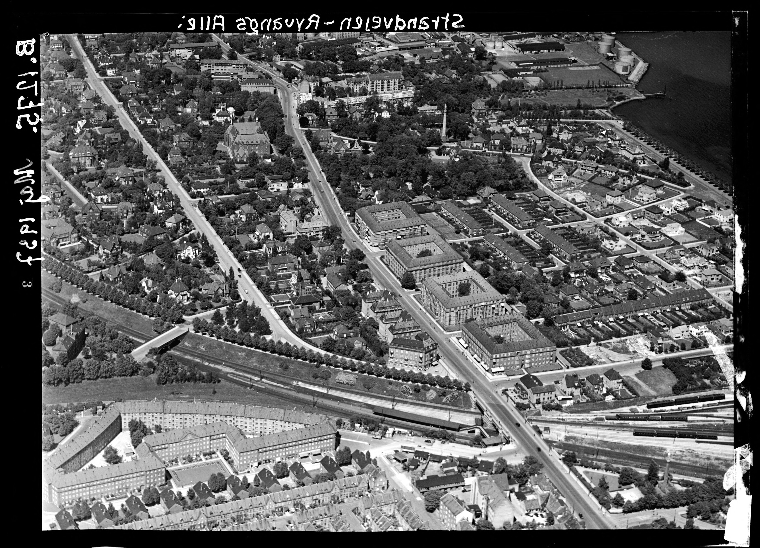 Skråfoto fra 1937 taget 122 meter fra Strandvejen 12, 2. tv