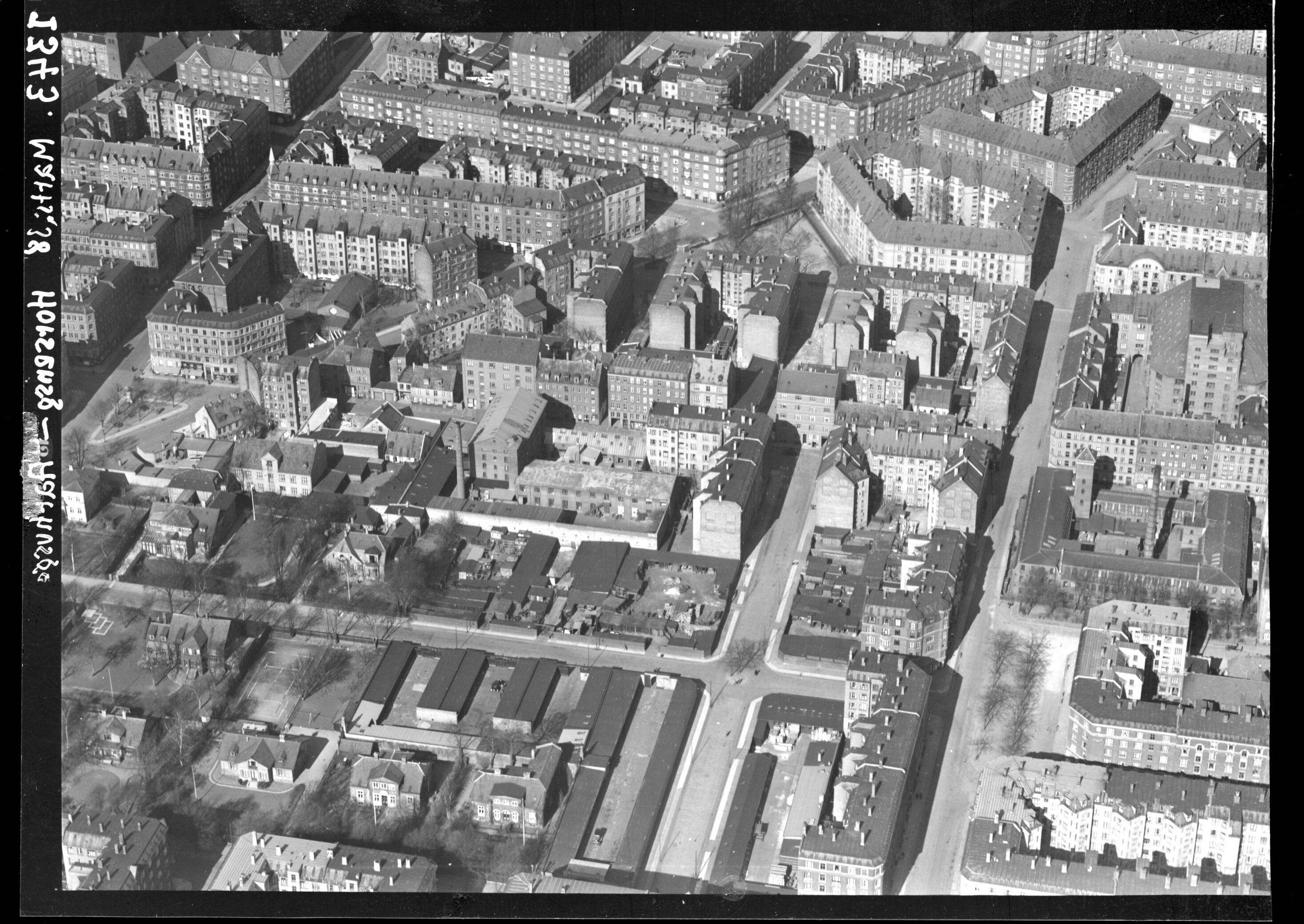Skråfoto fra 1938 taget 53 meter fra Århusgade 19, 3. tv
