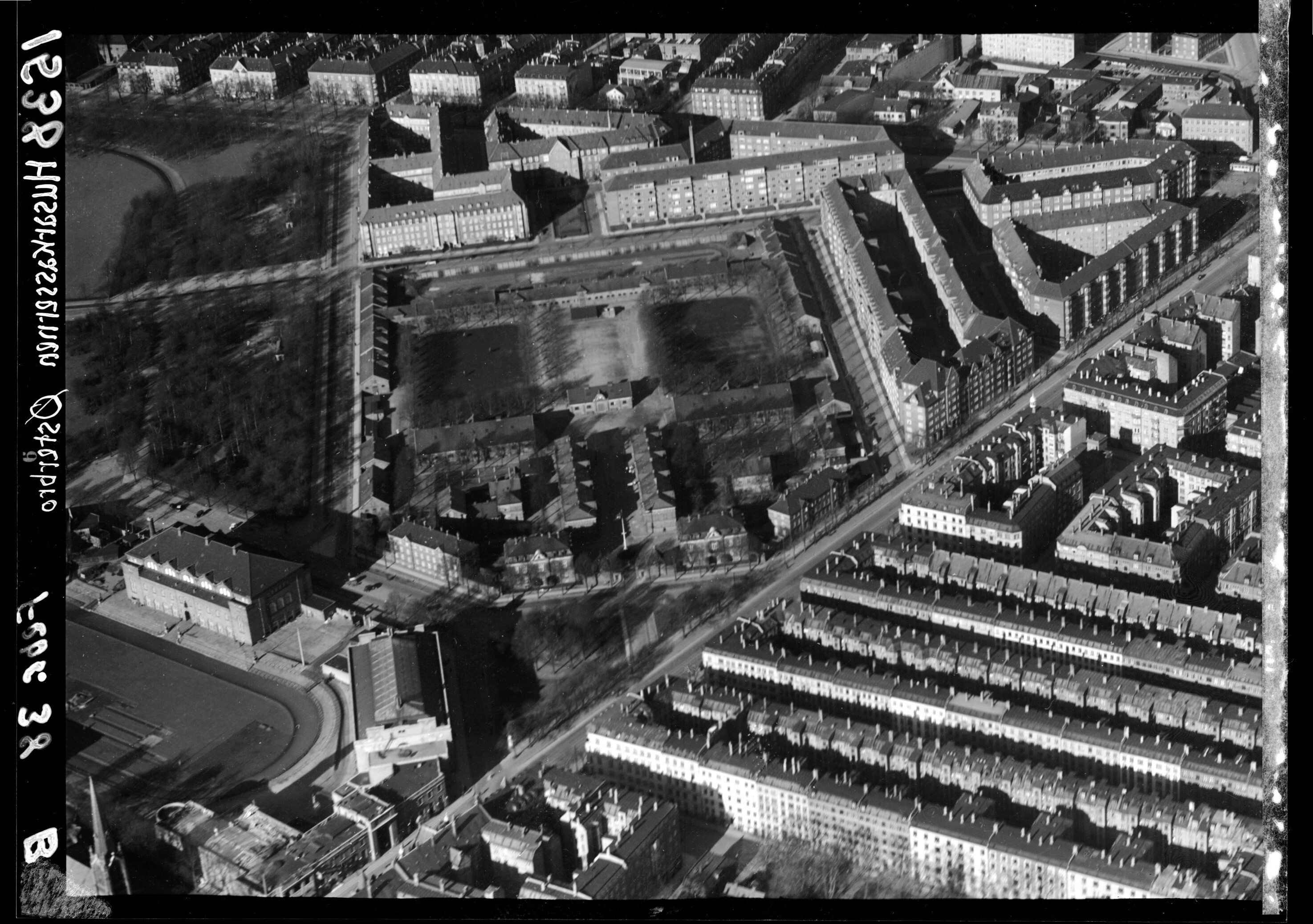 Skråfoto fra 1938 taget 37 meter fra Gunnar Nu Hansens Plads 8