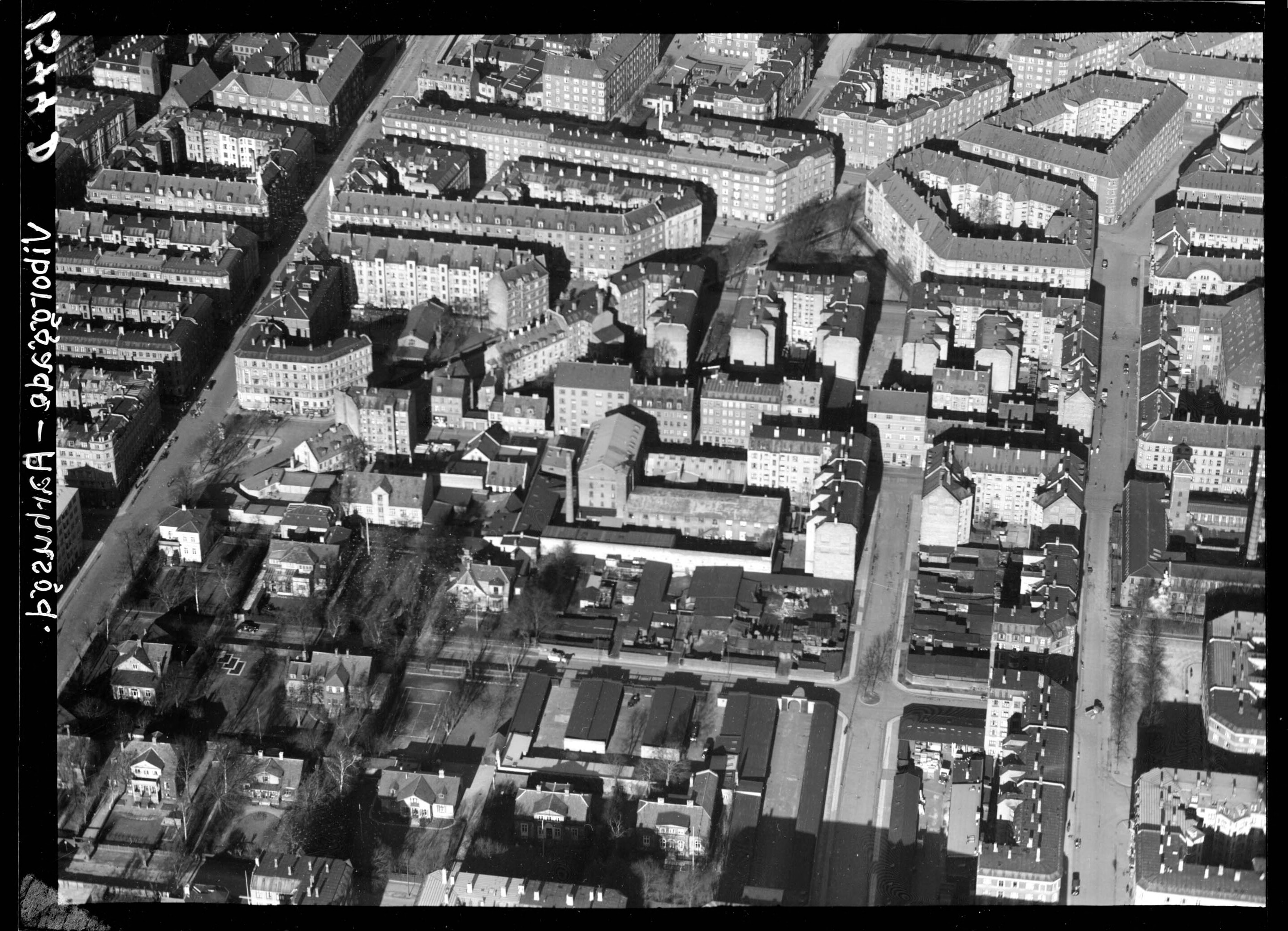 Skråfoto fra 1938 taget 31 meter fra Viborggade 48, st. tv