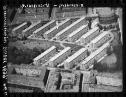 thumbnail: Skråfoto fra 1946 taget 47 meter fra Venedigvej 9, 2. tv