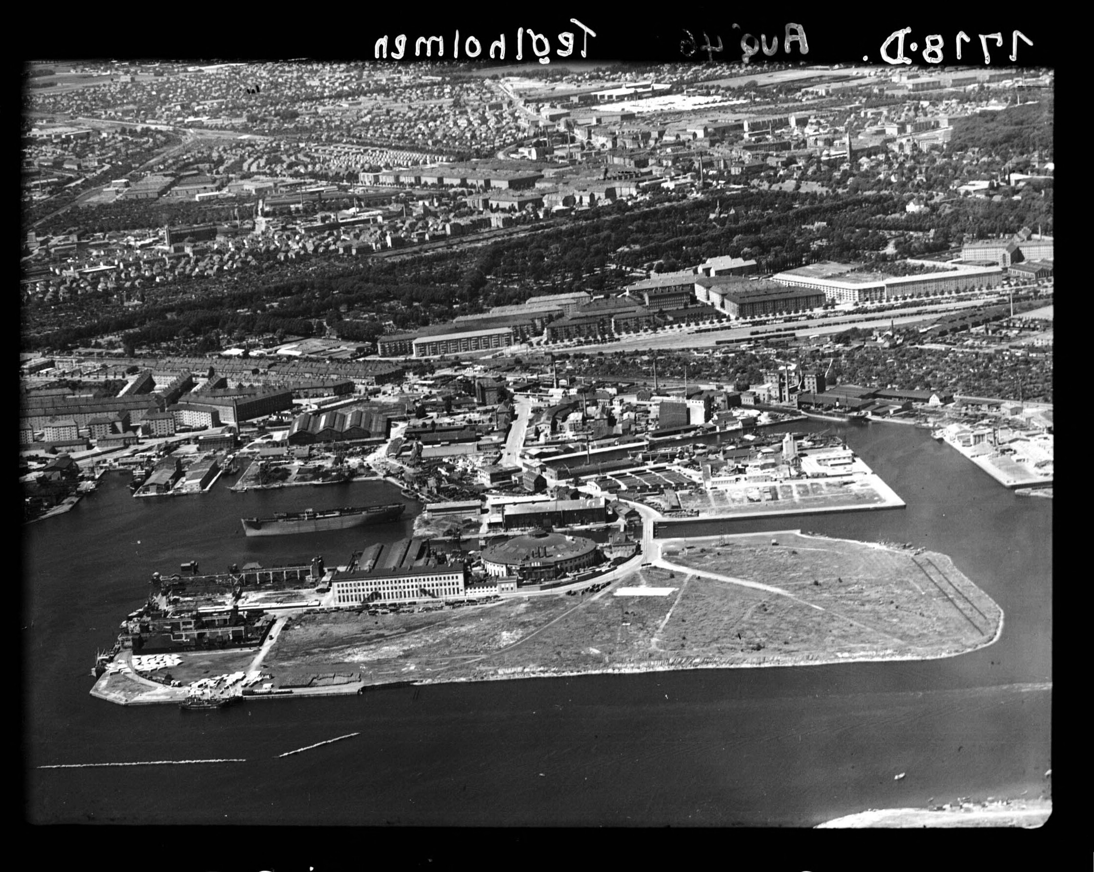 Skråfoto fra 1946 taget 110 meter fra Teglholmens Østkaj 140