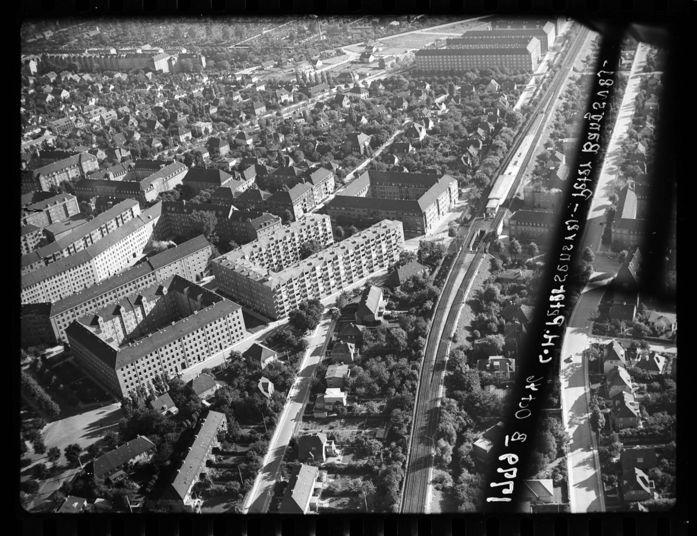 Skråfoto fra 1946 taget 113 meter fra Gustav Johannsens Vej 8