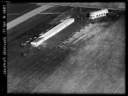 thumbnail: Skråfoto fra 1947 taget 99 meter fra Hybenvænget 66