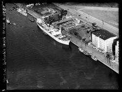 thumbnail: Skråfoto fra 1947 taget 35 meter fra Islands Brygge 79A, 3. 6