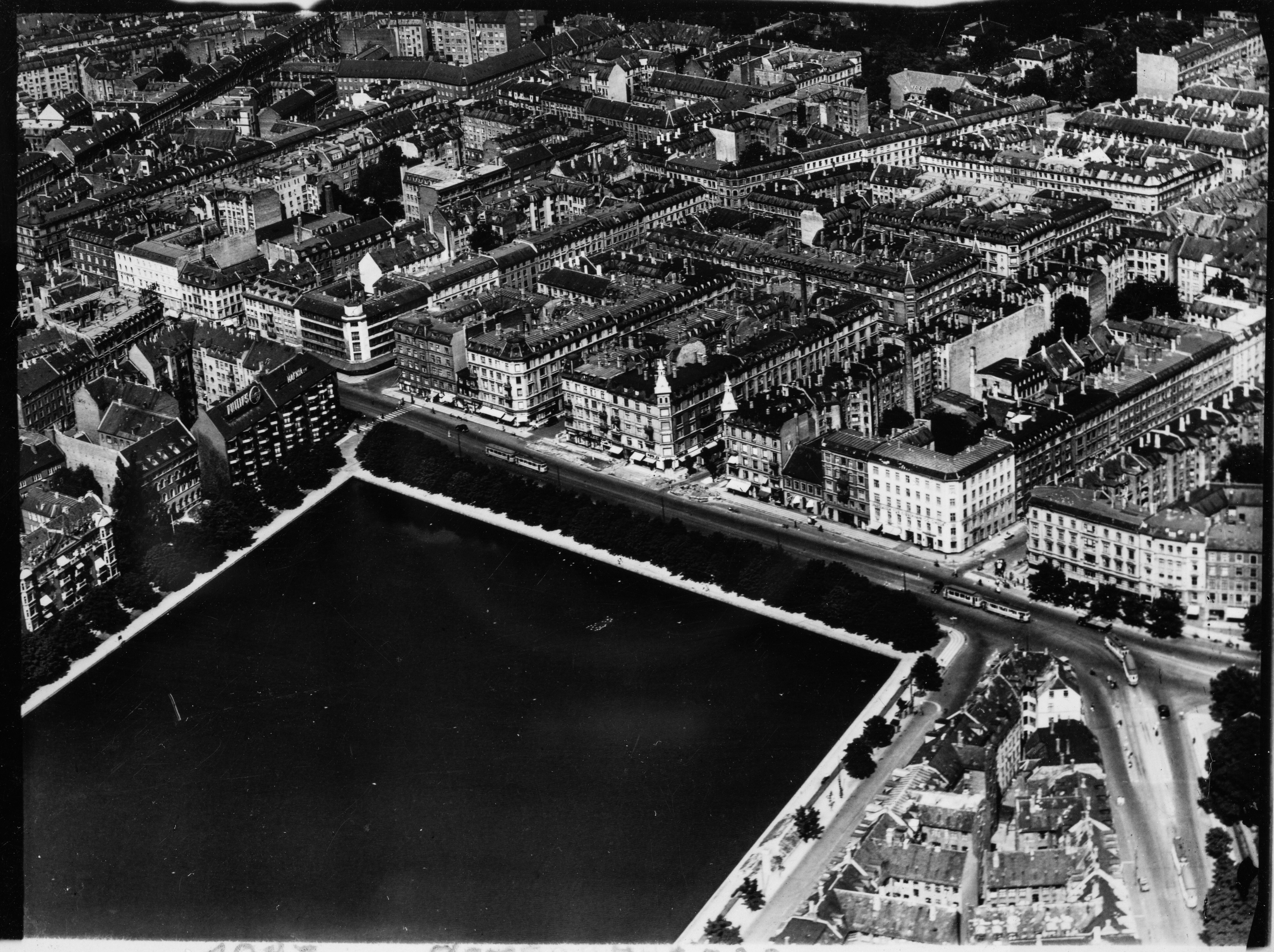 Skråfoto fra 1932-1967 taget 154 meter fra Willemoesgade 13, kl. 
