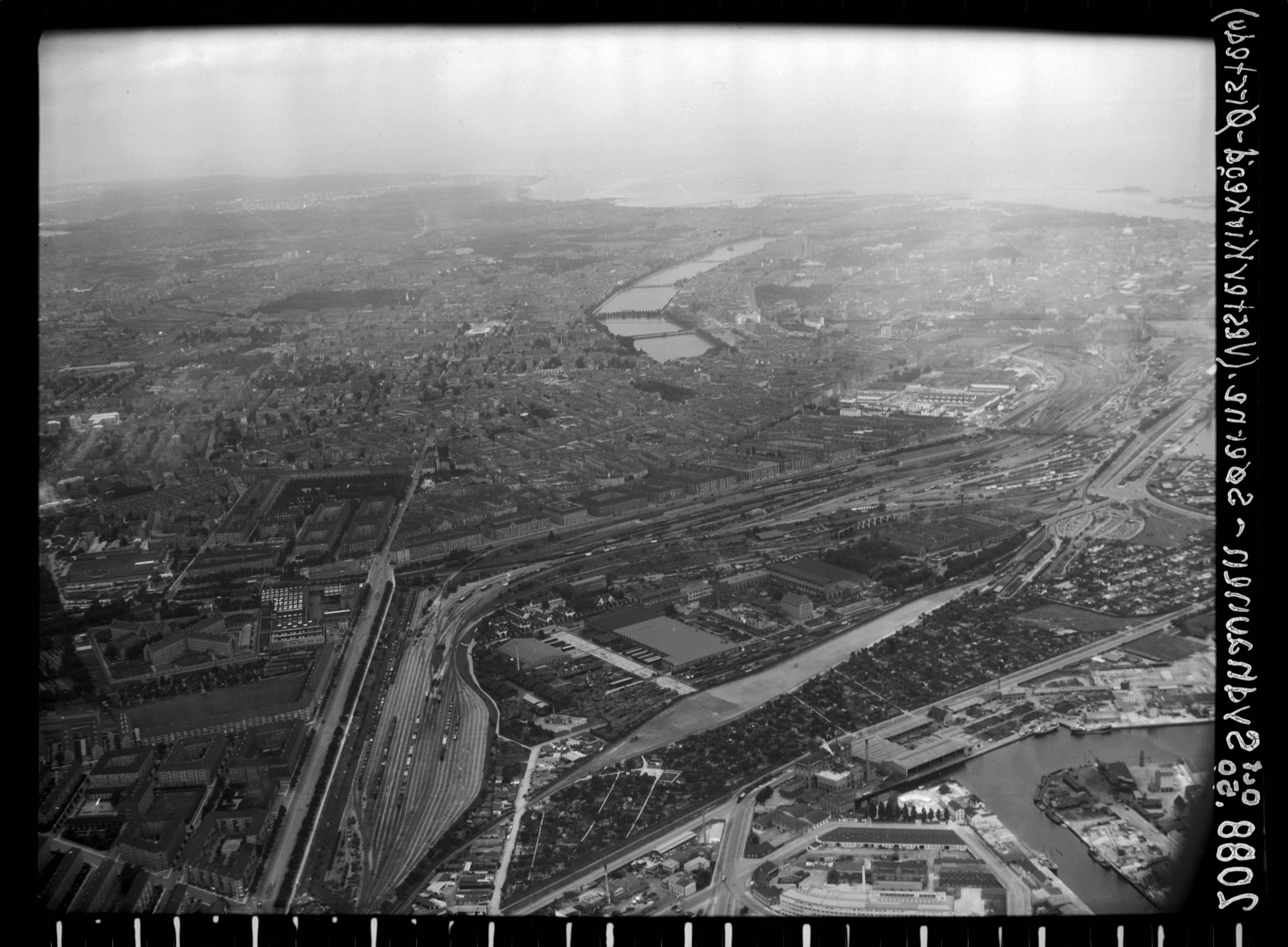 Skråfoto fra 1950 taget 56 meter fra Hørdumsgade 15, 2. th