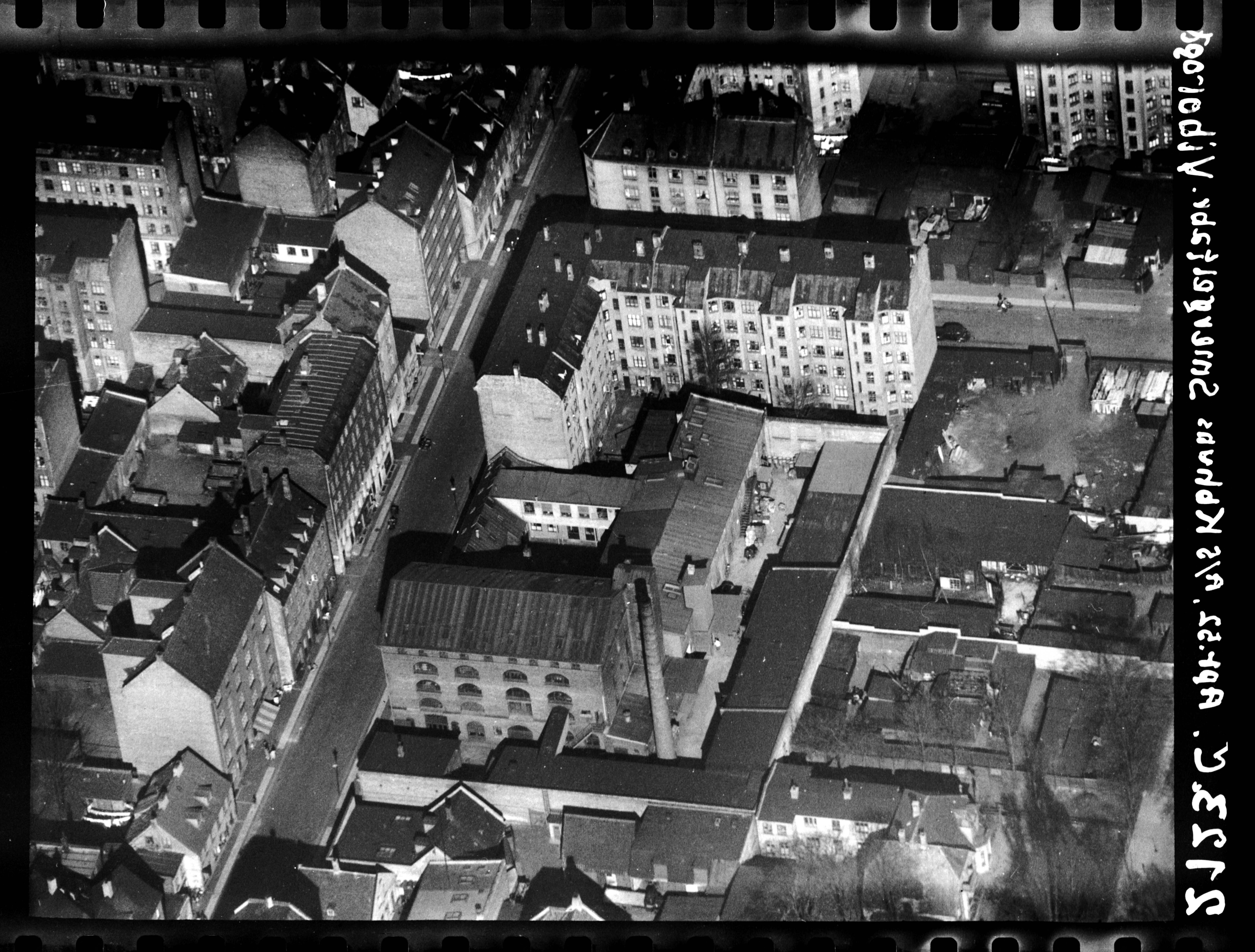 Skråfoto fra 1952 taget 54 meter fra Viborggade 42, st. tv