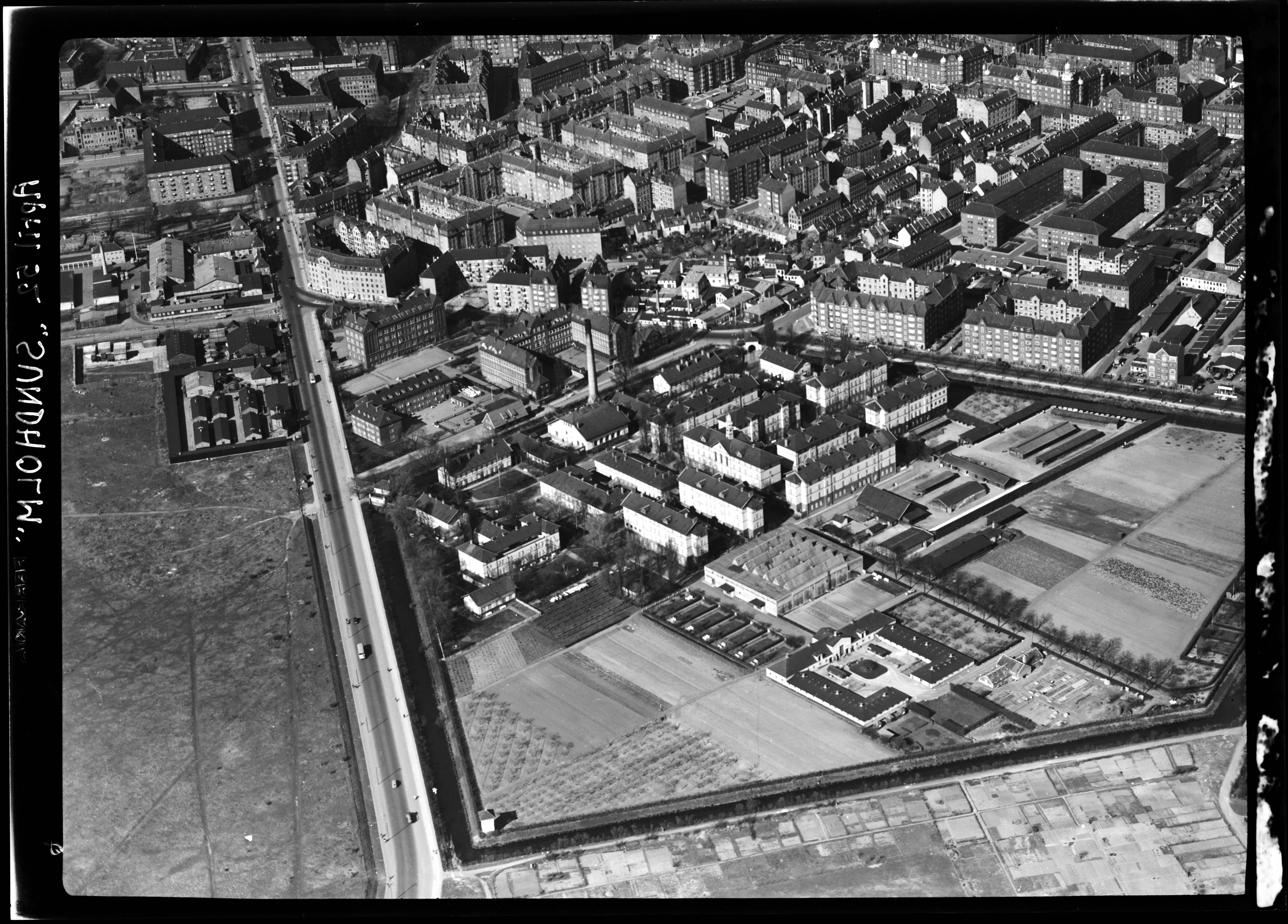 Skråfoto fra 1952 taget 331 meter fra Amagerfælledvej 140, st. tv