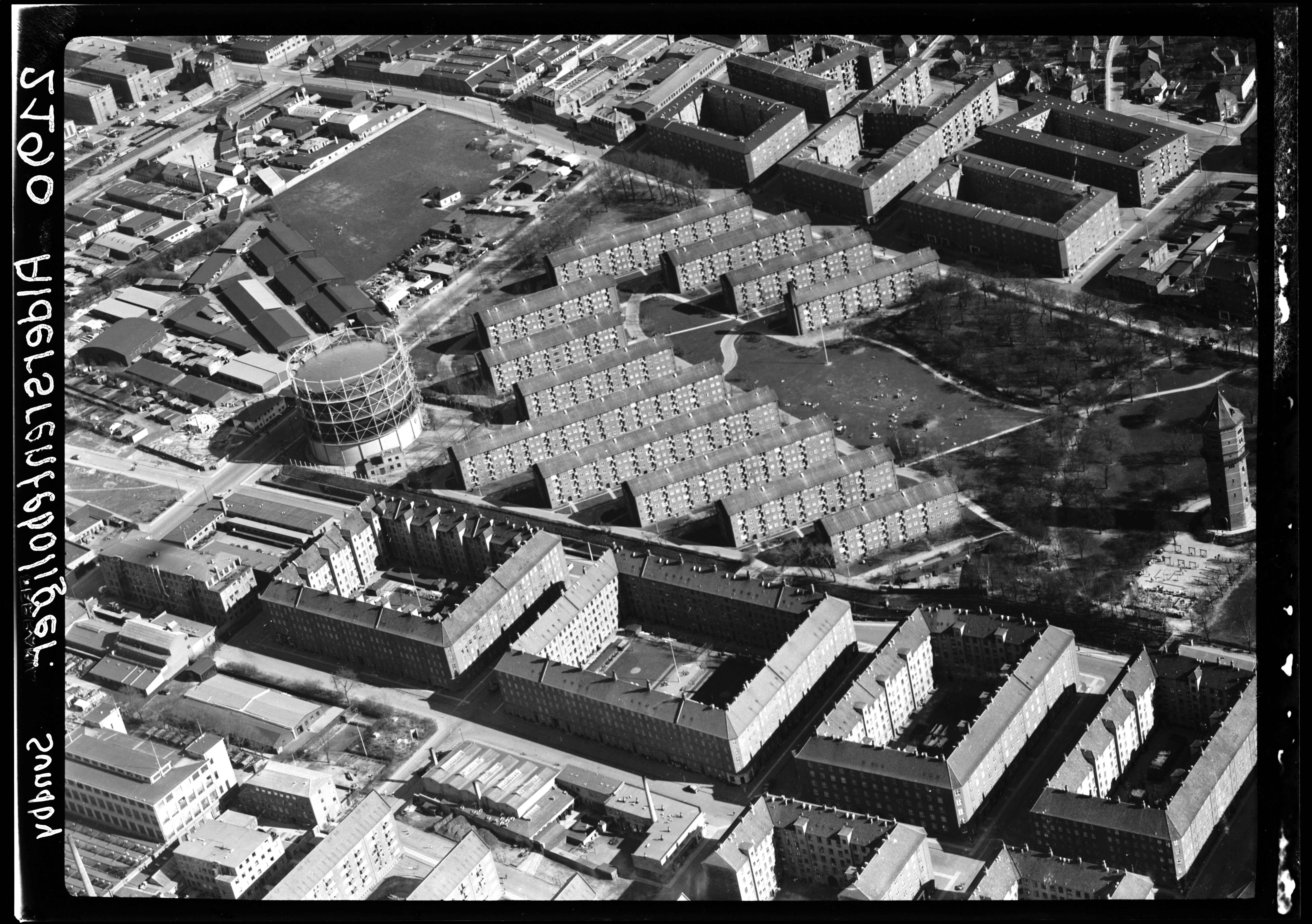 Skråfoto fra 1932-1967 taget 31 meter fra Nyrnberggade 51, 4. th