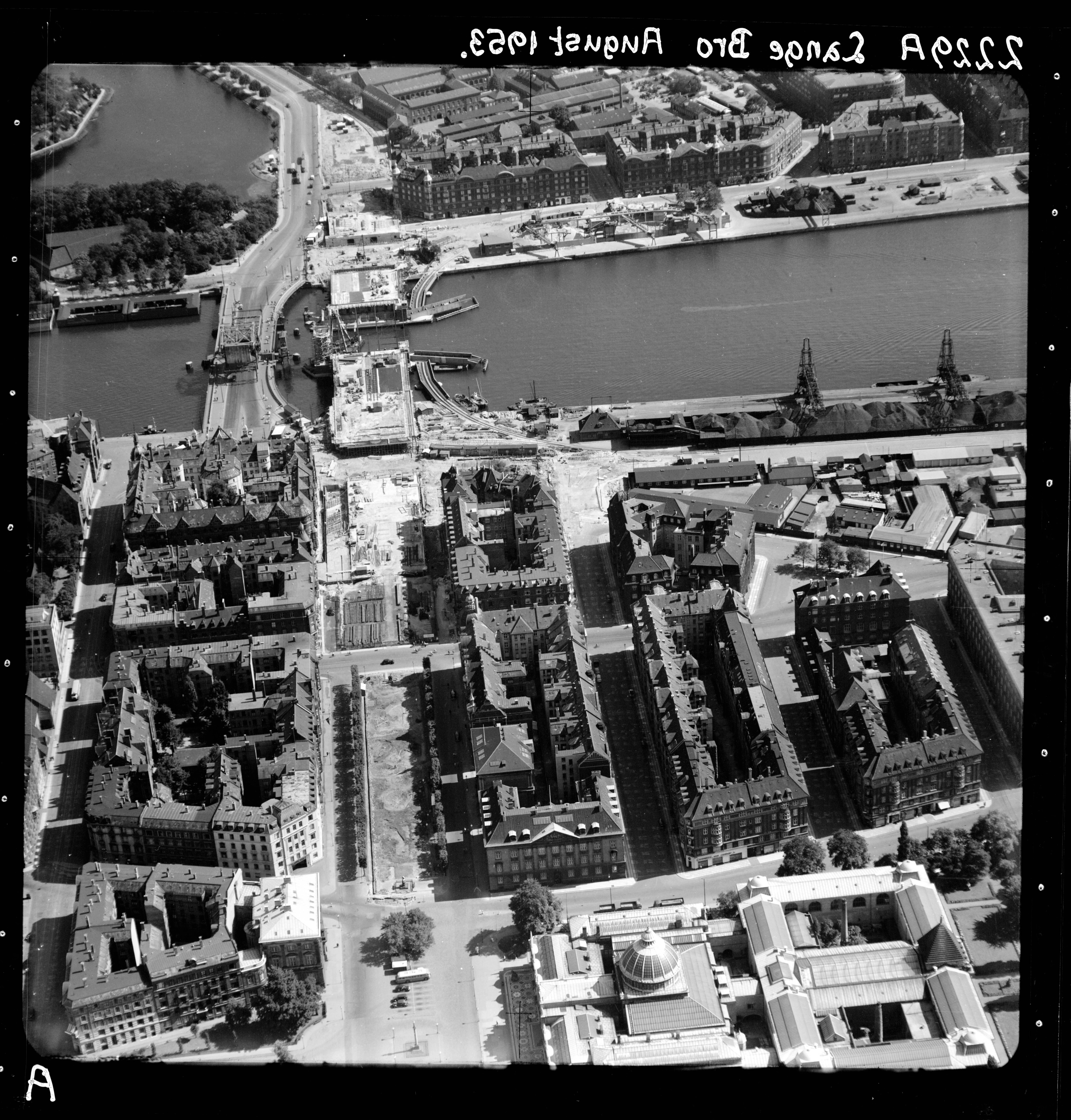 Skråfoto fra 1953 taget 169 meter fra Puggaardsgade 15, 2. th
