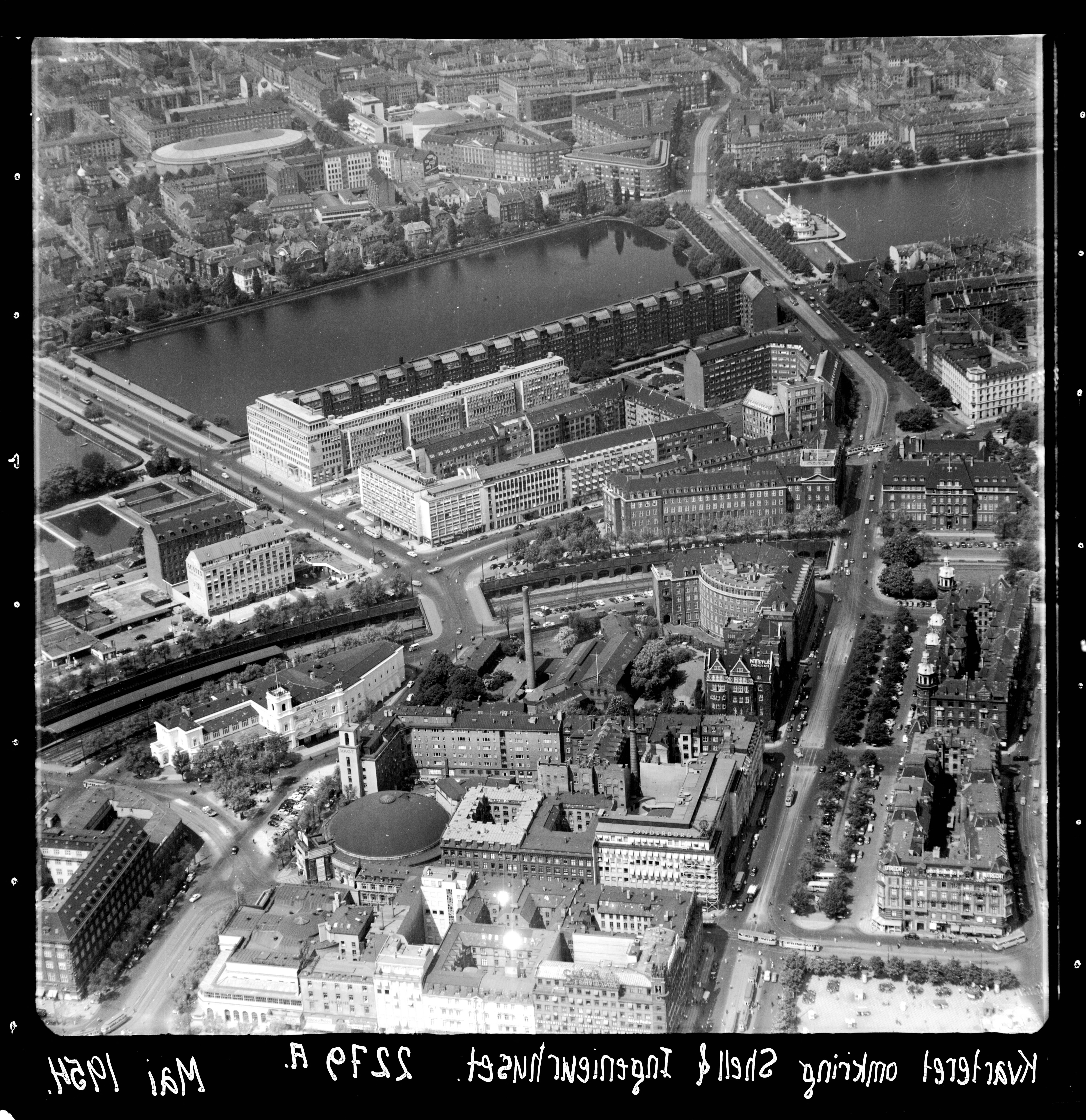 Skråfoto fra 1954 taget 65 meter fra Vester Farimagsgade 21, 3. 