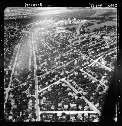 thumbnail: Skråfoto fra 1955 taget 202 meter fra Veksøvej 12, 3. th