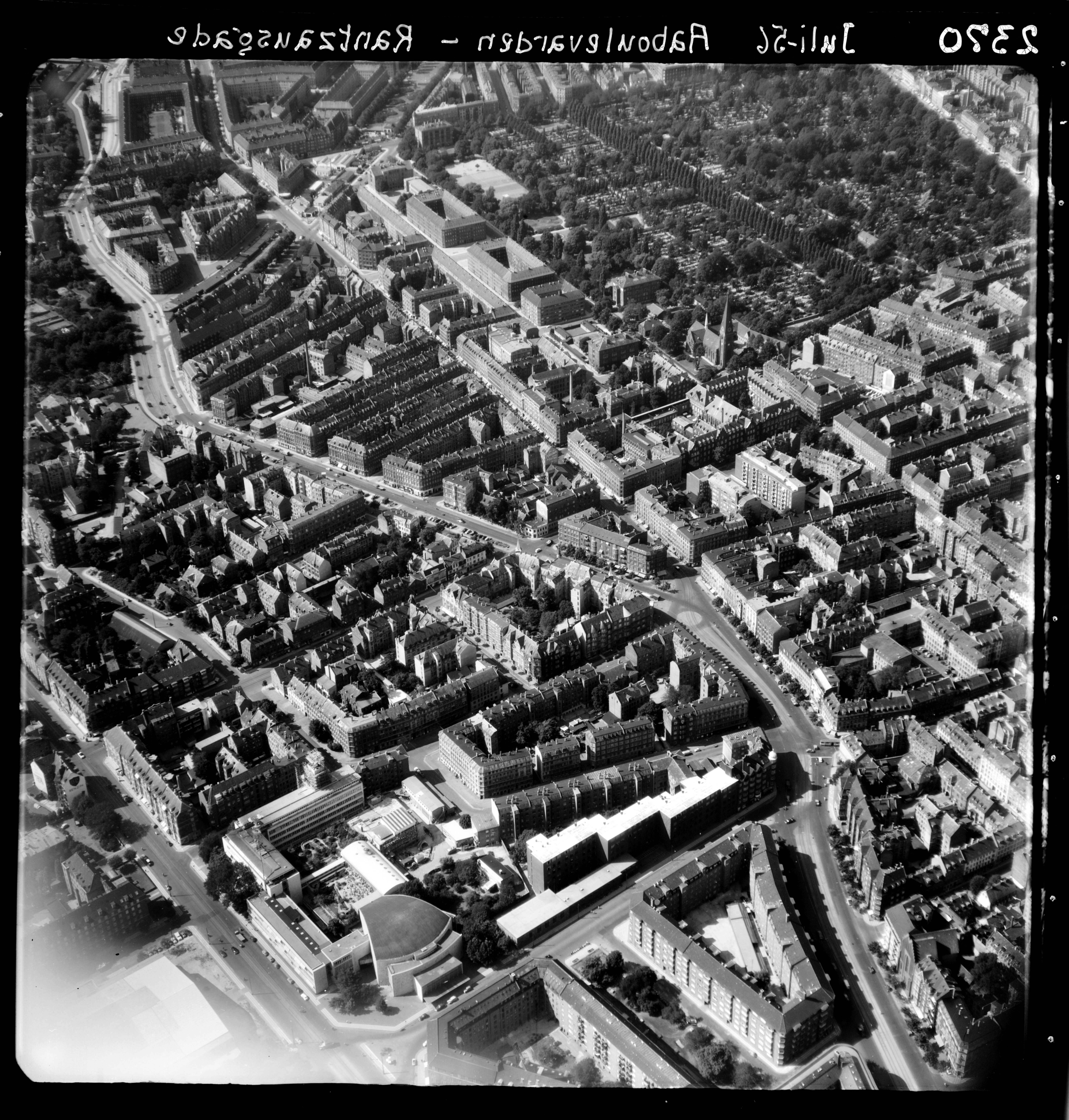 Skråfoto fra 1956 taget 98 meter fra Gartnergade 9D, st. tv
