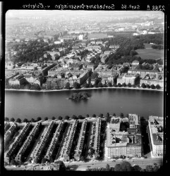 thumbnail: Skråfoto fra 1956 taget 101 meter fra Voldmestergade 27