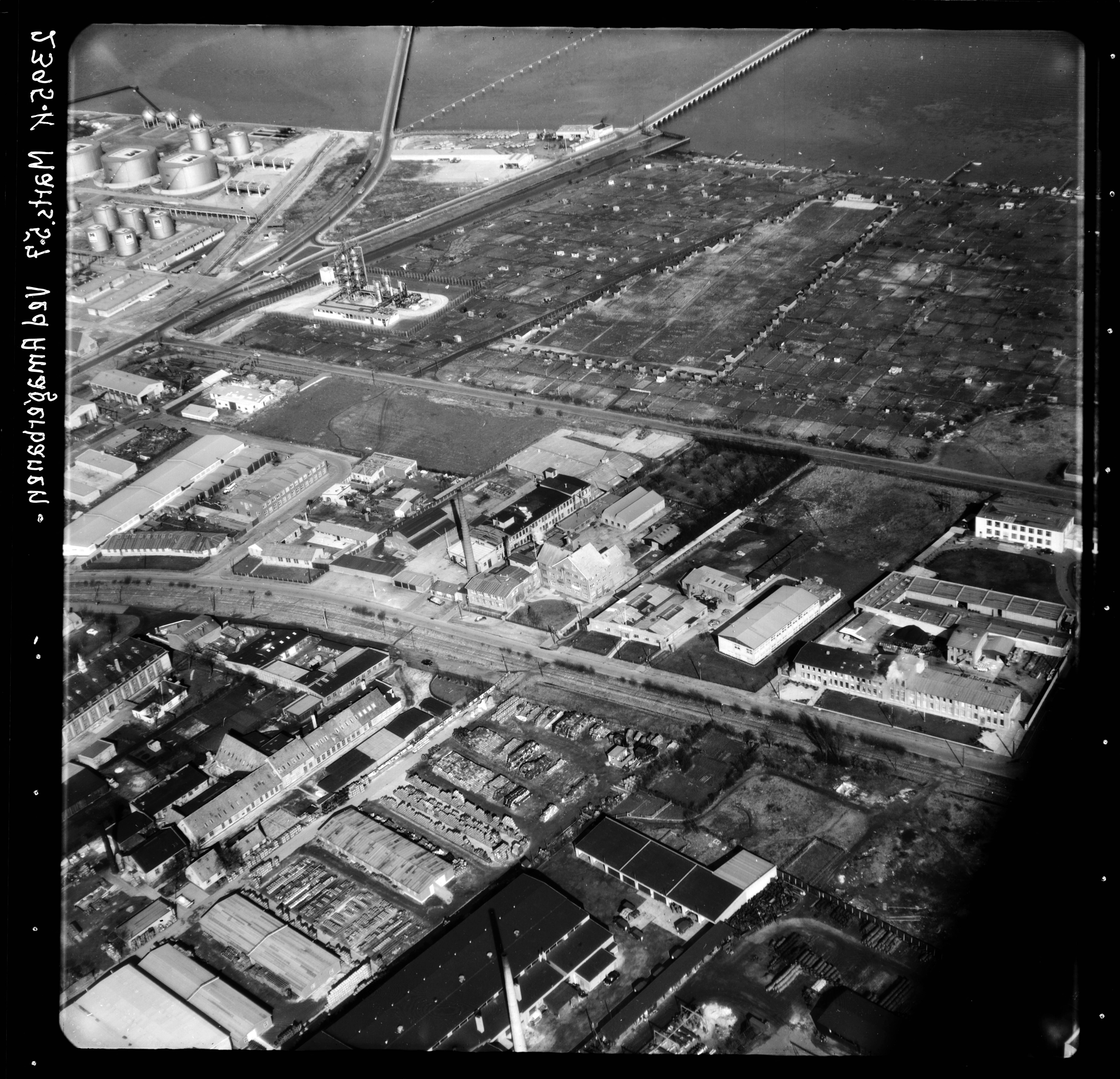 Skråfoto fra 1957 taget 99 meter fra Lindgreens Allé 10L, st. tv