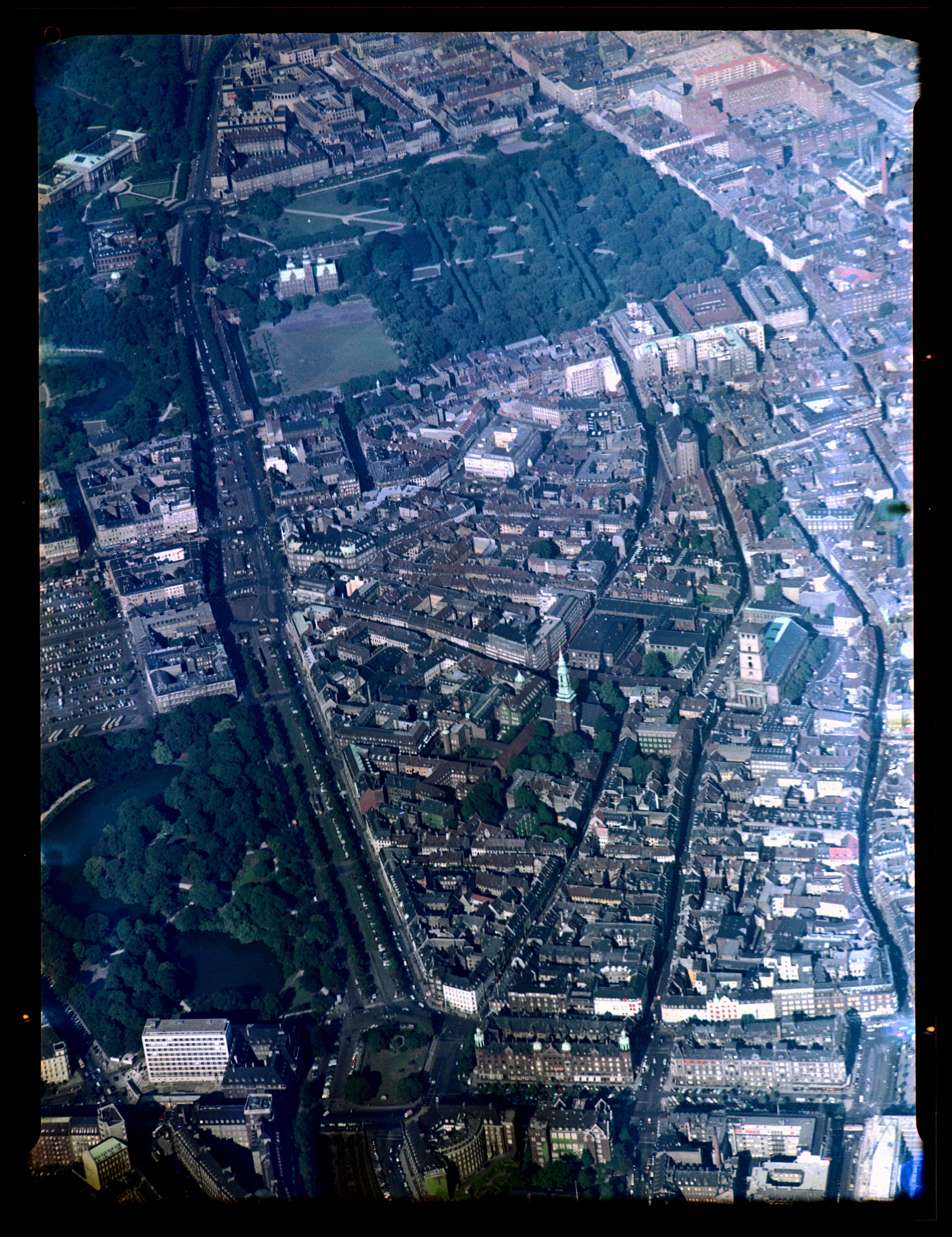 Skråfoto fra 1932-1967 taget 51 meter fra Hauser Plads 28C, 1. 