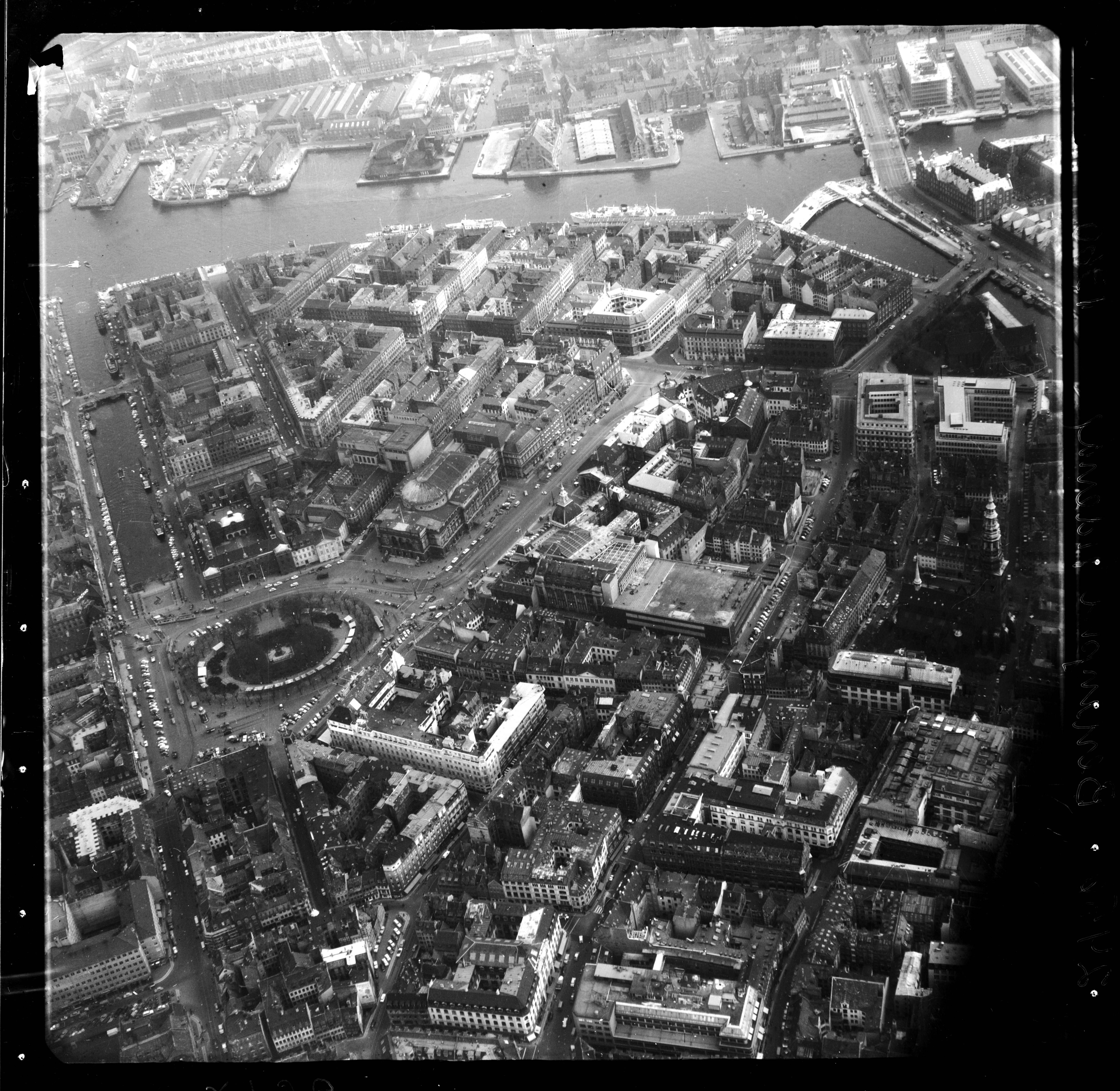 Skråfoto fra 1960 taget 62 meter fra Hovedvagtsgade 2, 3. th