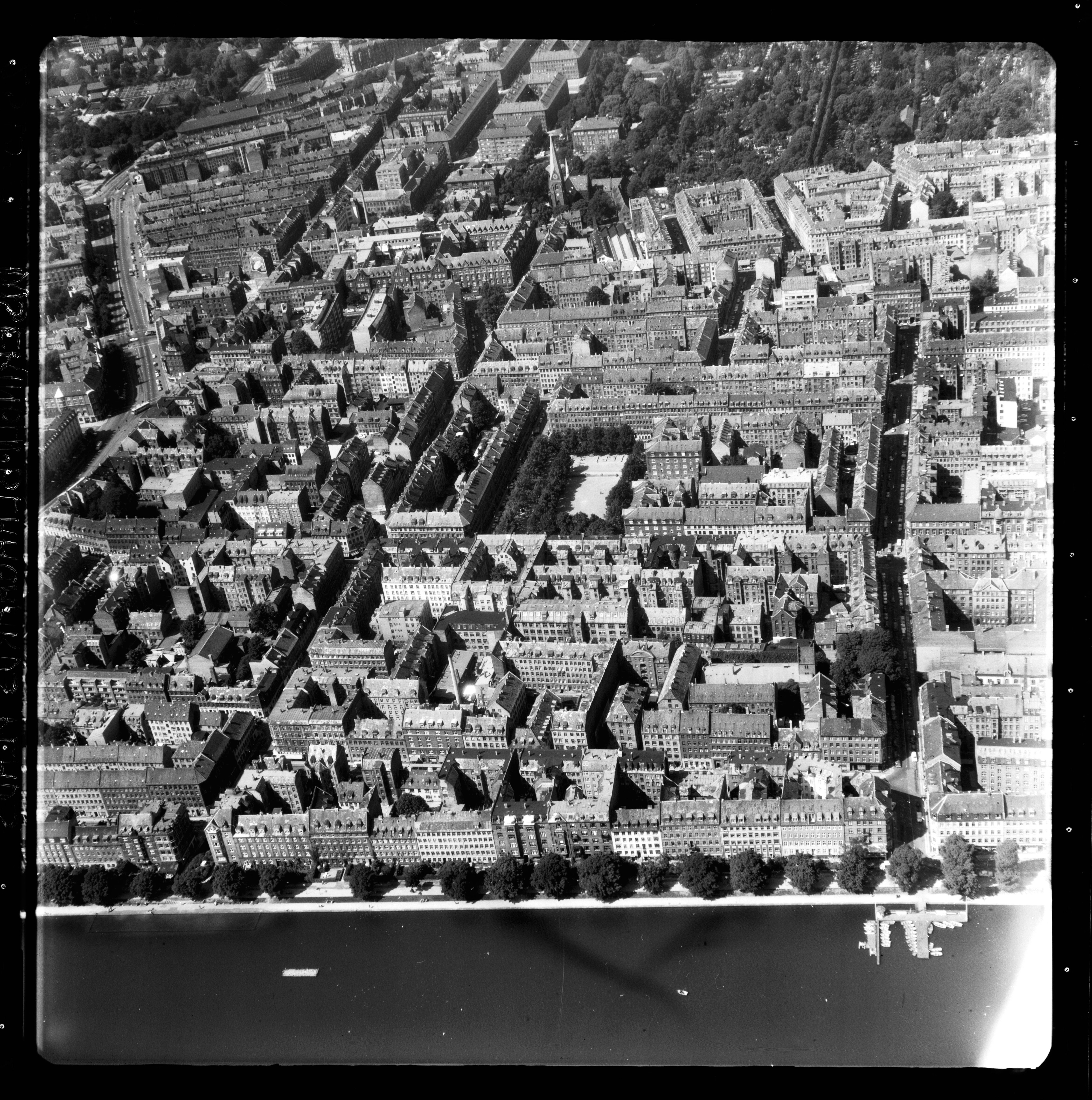 Skråfoto fra 1966 taget 92 meter fra Peblinge Dossering 20, kl. tv