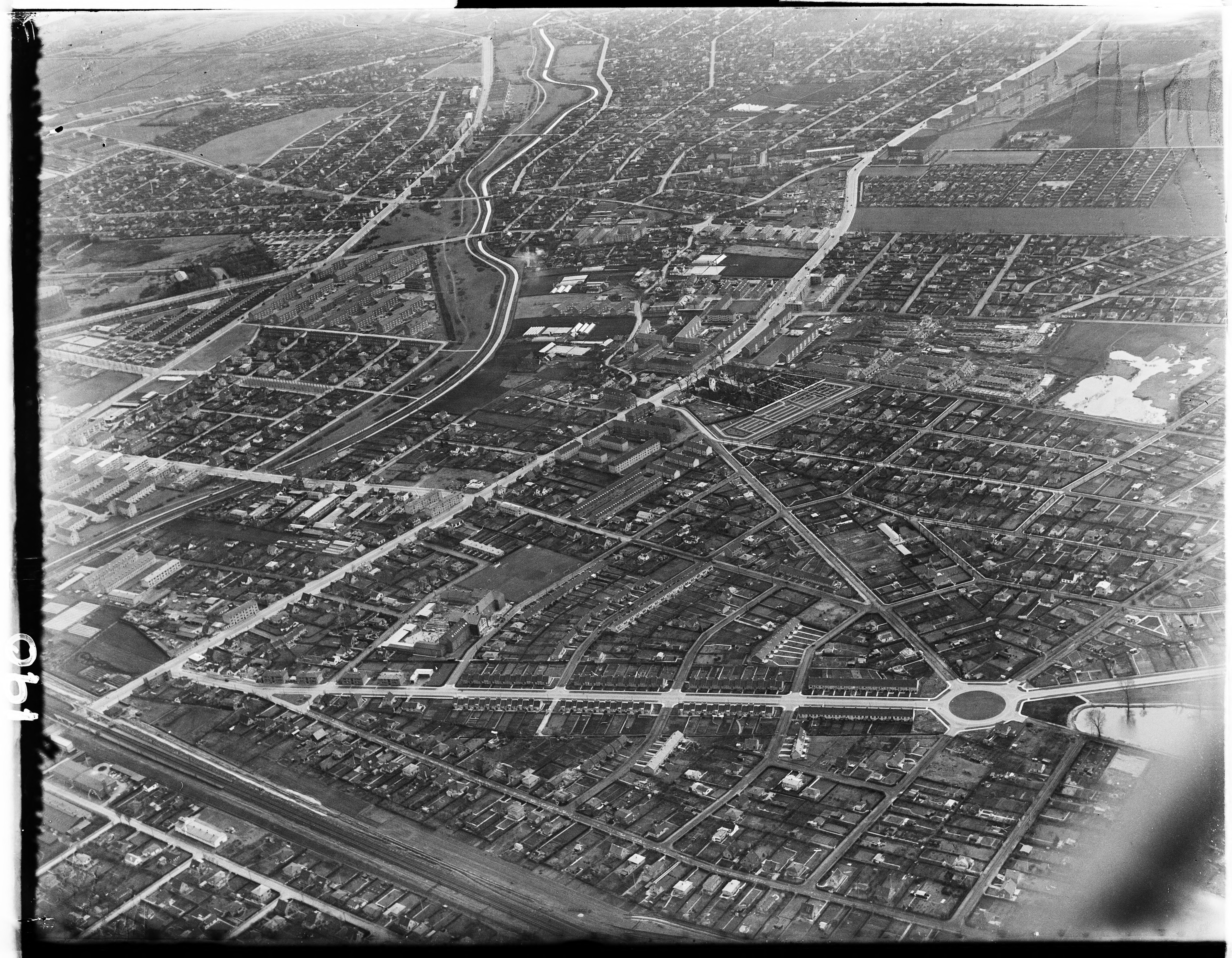 Skråfoto fra 1950-1954 taget 161 meter fra Damhus Boulevard 111